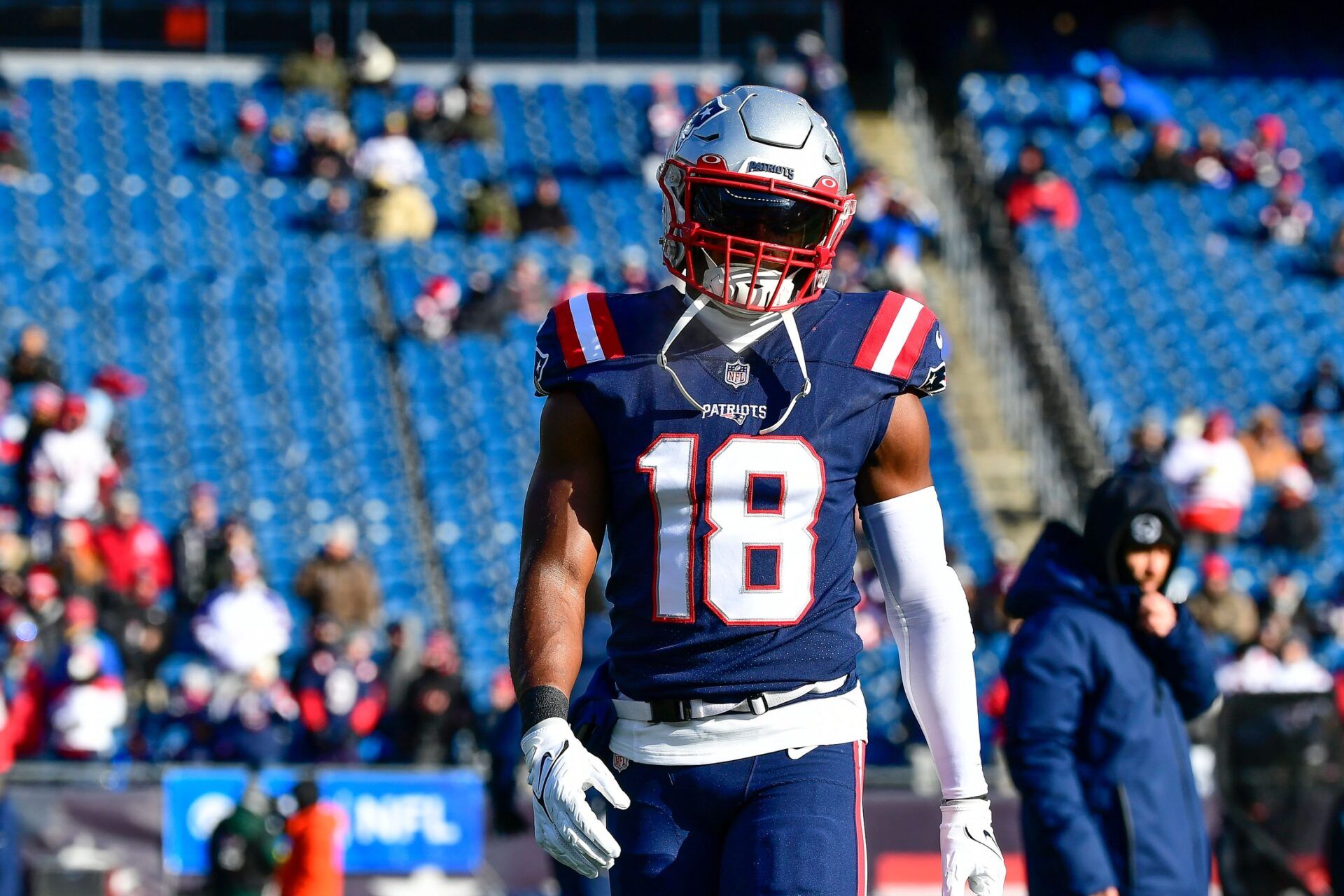 New England Patriots WR Matthew Slater (18) warming up before a game.