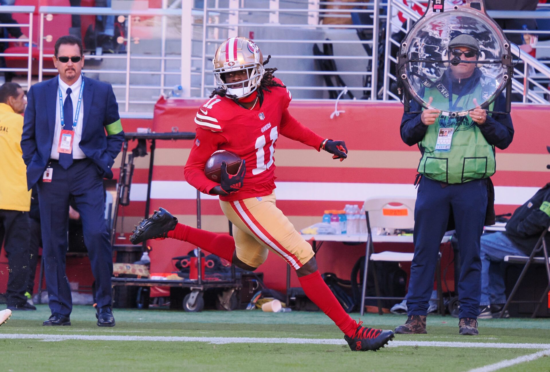 San Francisco 49ers wide receiver Brandon Aiyuk (11) runs after a catch for a 76-yard touchdown against the Tampa Bay Buccaneers during the third quarter at Levi's Stadium.