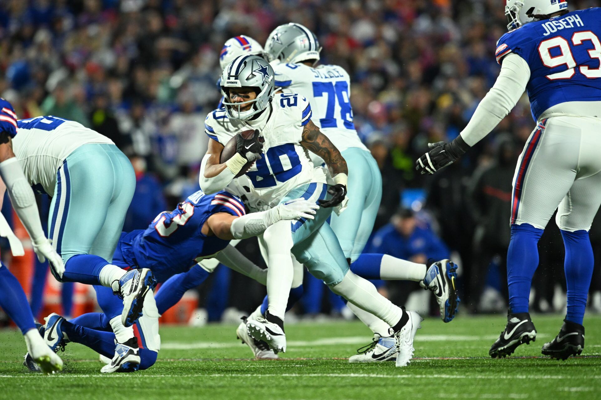 Dallas Cowboys RB Tony Pollard (20) runs the ball against the Buffalo Bills.