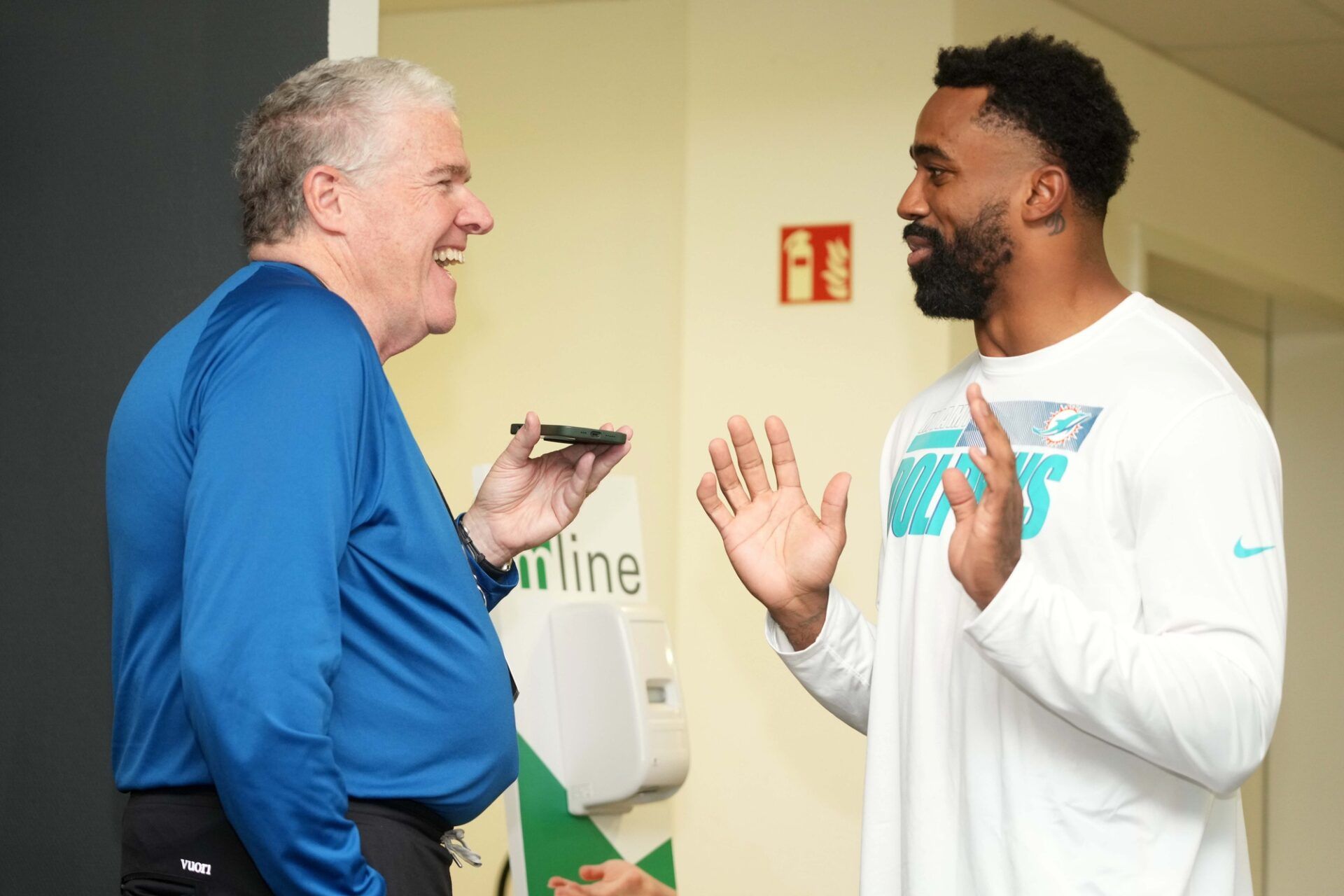 American sportswriter Peter King (left) interviews Miami Dolphins running back Raheem Mostert at the PSD Bank Arena.