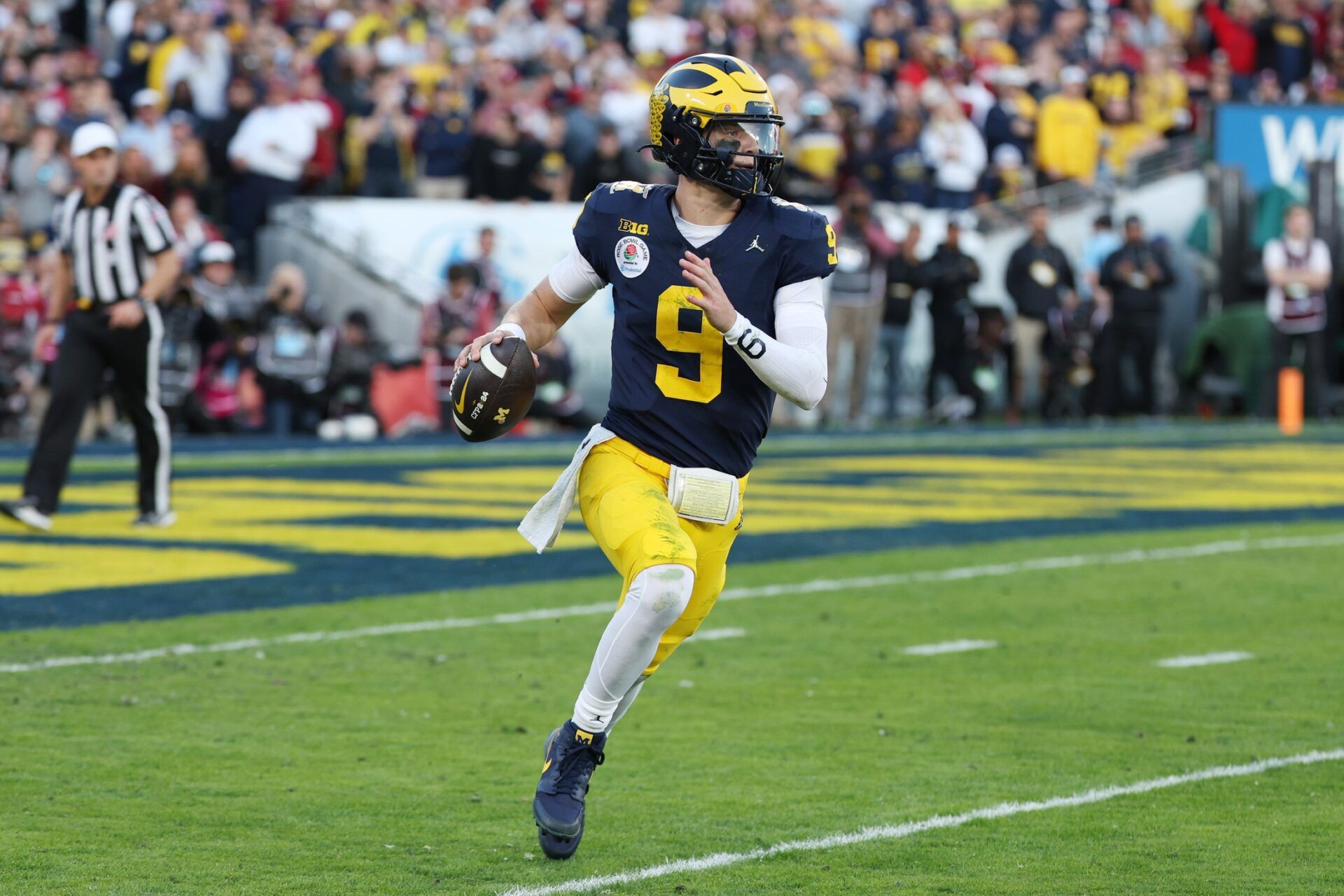 Michigan Wolverines quarterback J.J. McCarthy (9) looks to pass against the Alabama Crimson Tide in the third quarter in the 2024 Rose Bowl college football playoff semifinal game at Rose Bowl.