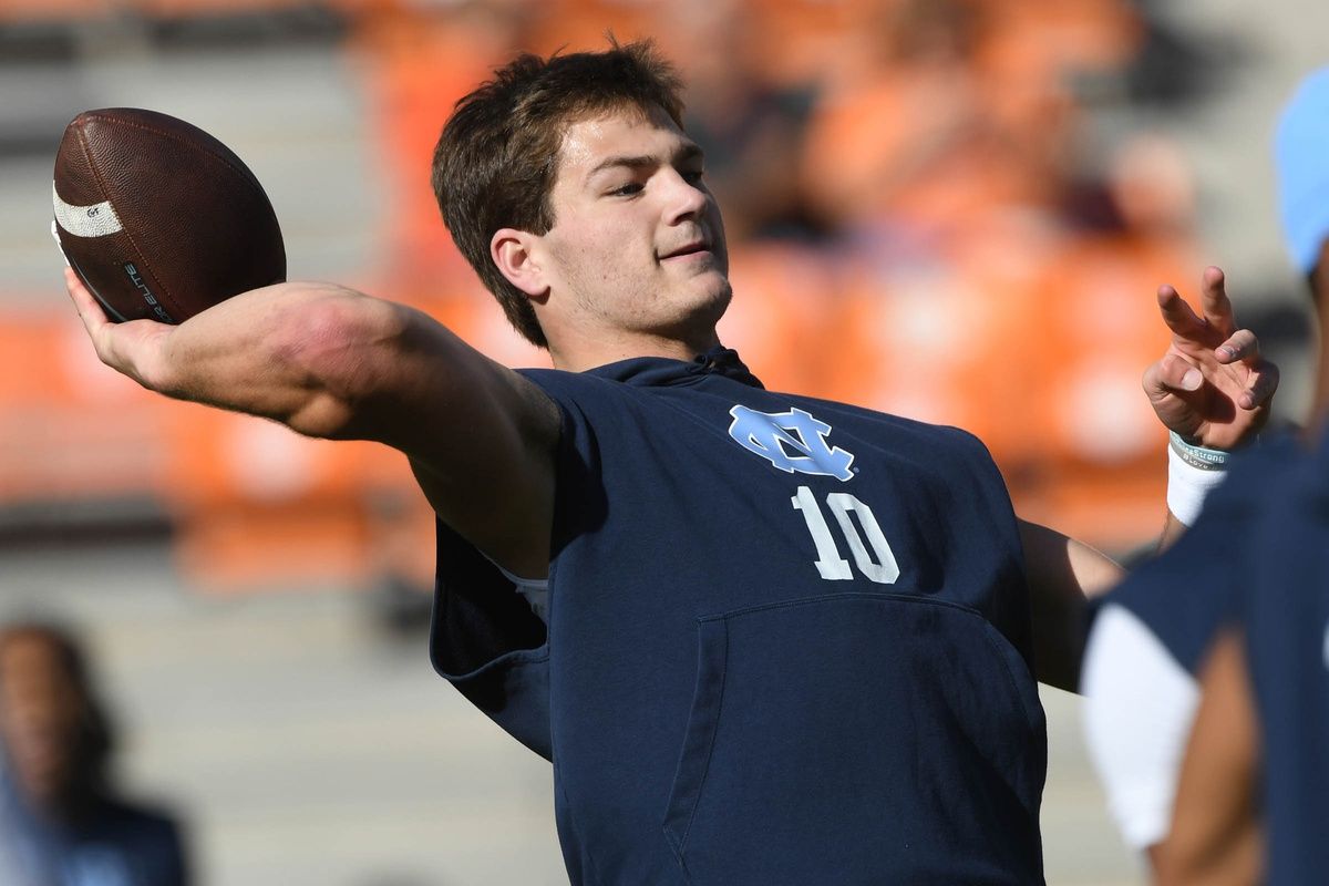 North Carolina Tar Heels quarterback Drake Maye (10) warms up before a game against the Clemson Tigers.