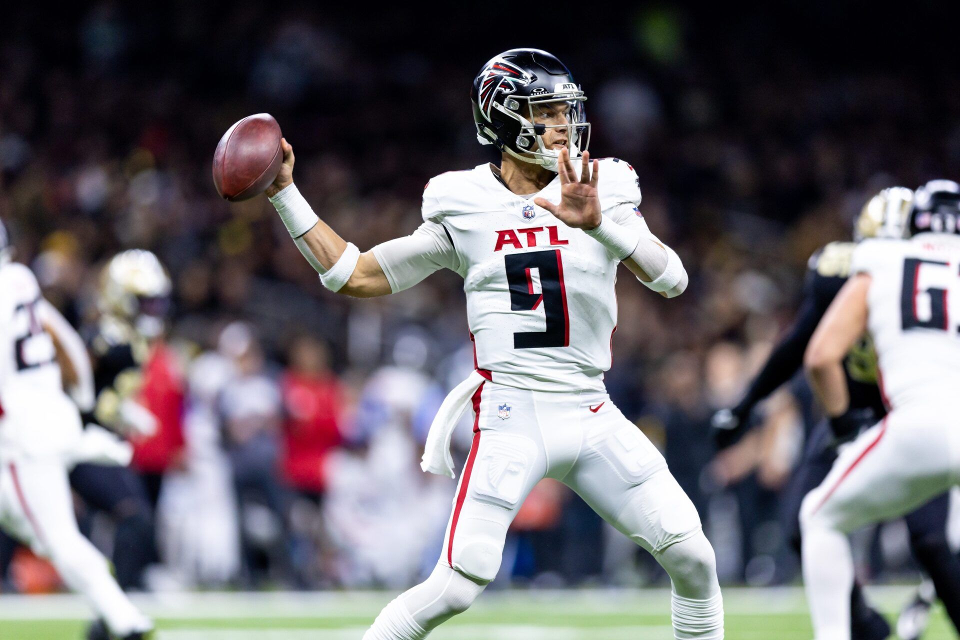 Atlanta Falcons QB Desmond Ridder (9) throws a pass against the New Orleans Saints.