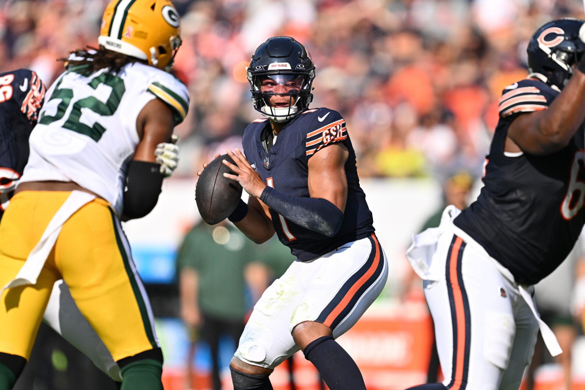 Chicago Bears QB Justin Fields (1) looks to pass against the Green Bay Packers.