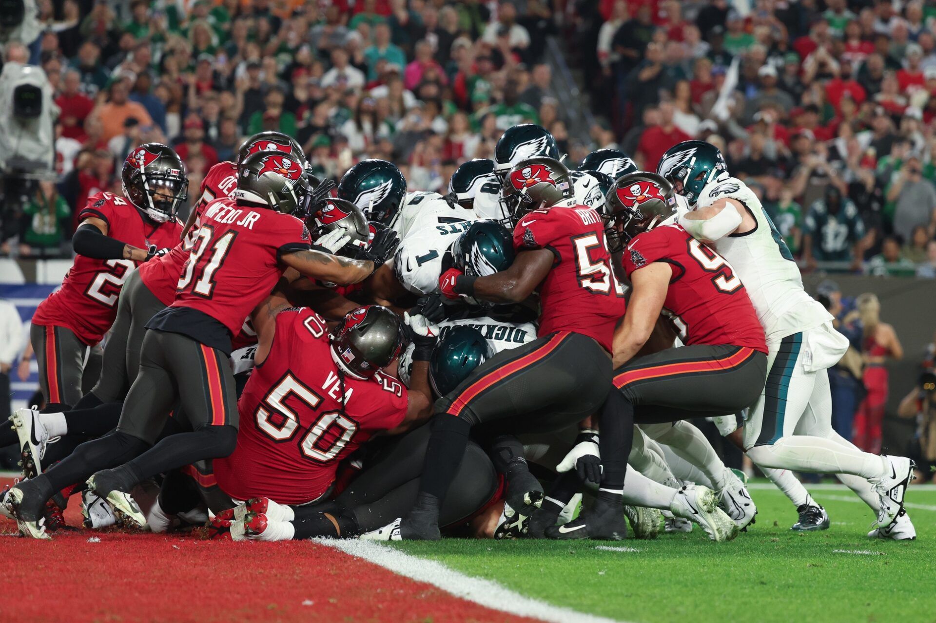 The Tampa Bay Buccaneers stop Philadelphia Eagles quarterback Jalen Hurts (1) at the goal line.