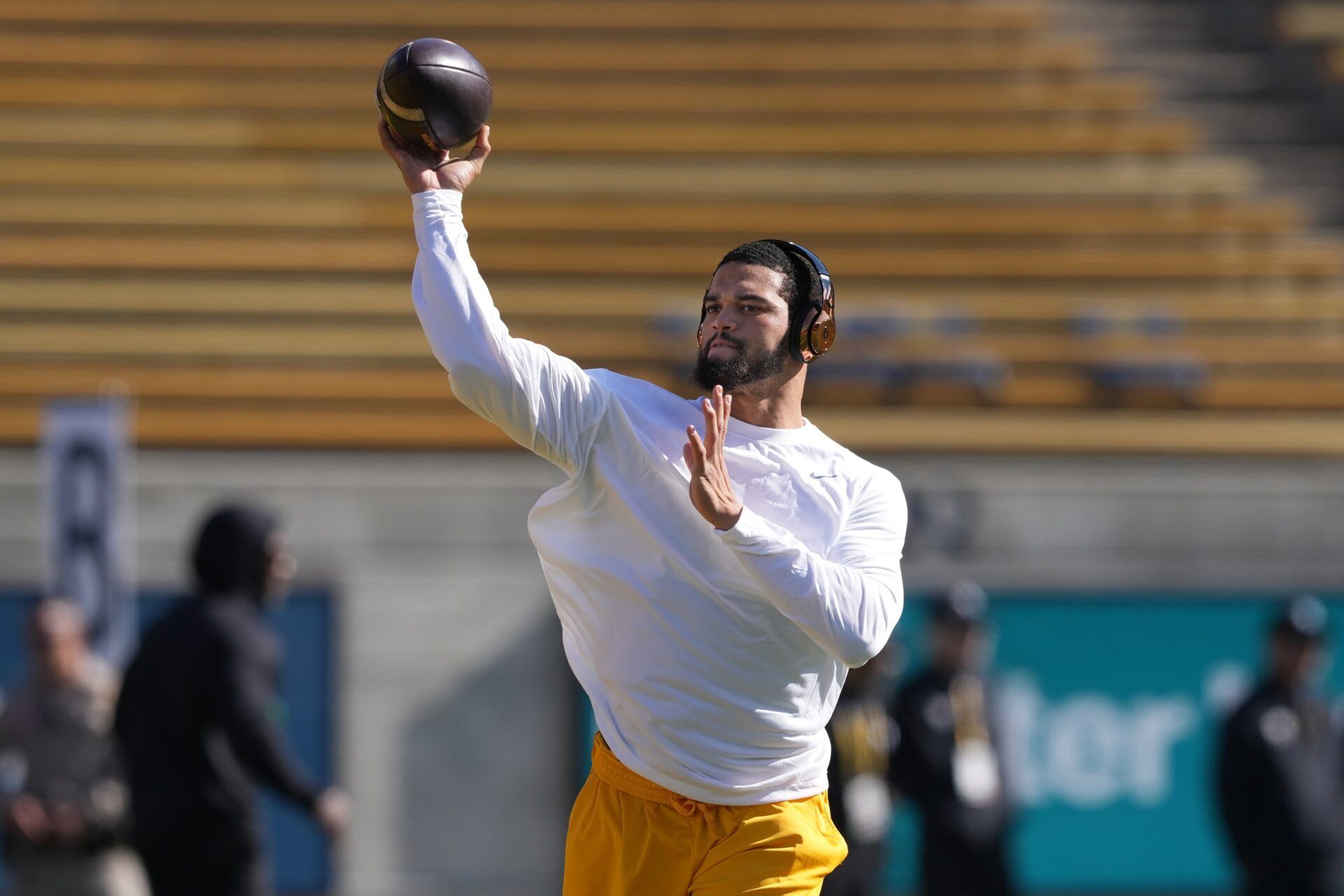 USC Trojans quarterback Caleb Williams (13) warms up before a game against the California Golden Bears at California Memorial Stadium.