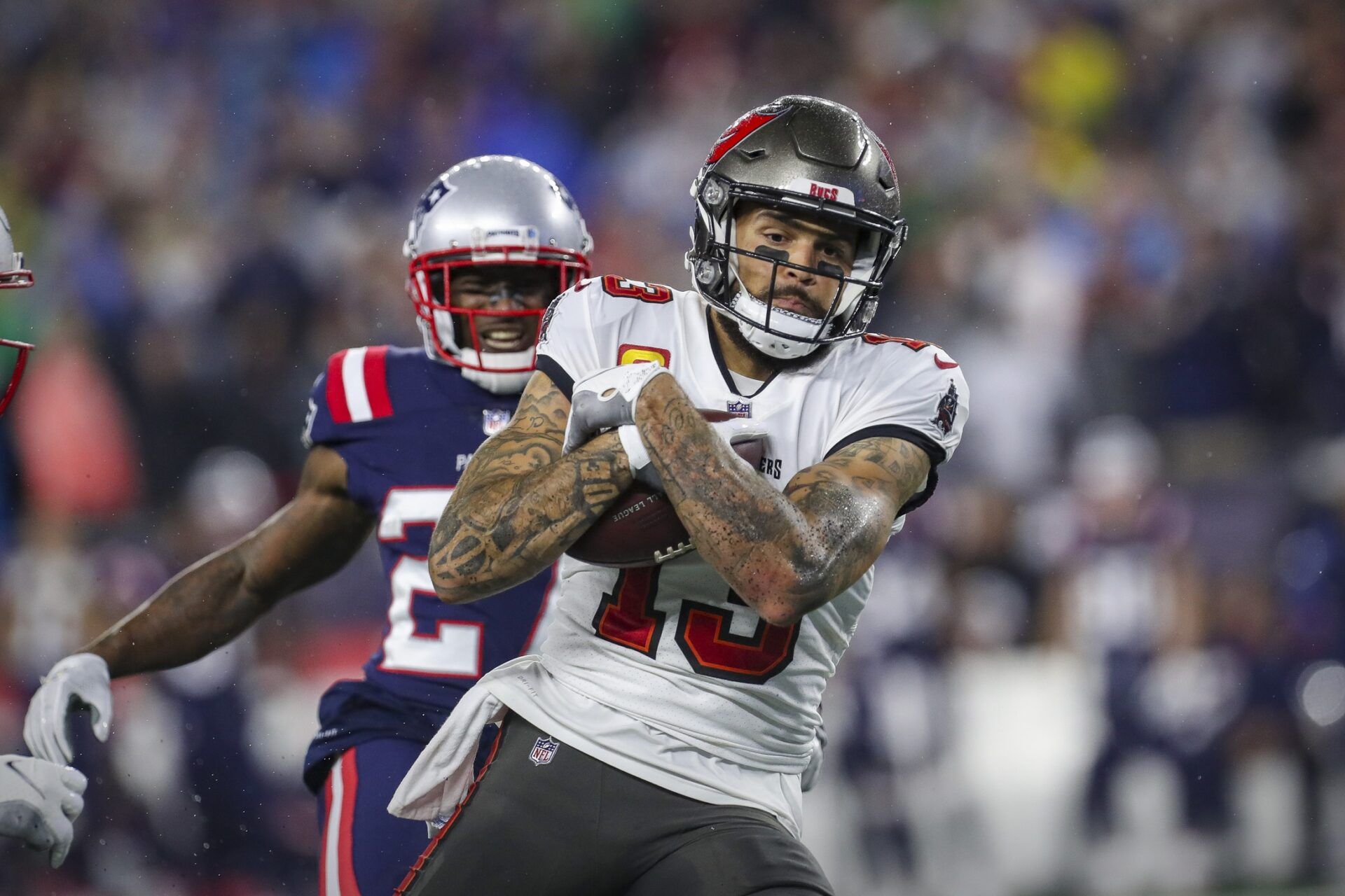 Tampa Bay Buccaneers WR Mike Evans (13) makes a catch against the New England Patriots.