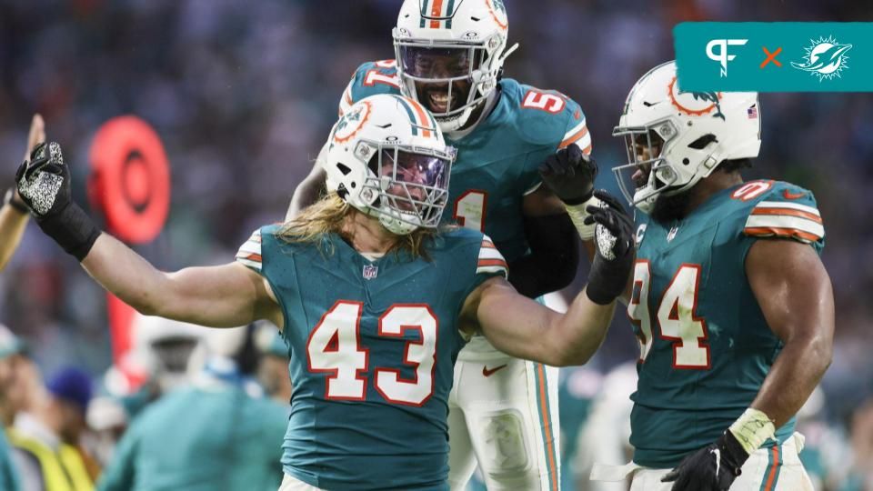 Miami Dolphins LB Andrew Van Ginkel (43) celebrates with teammates after a play.