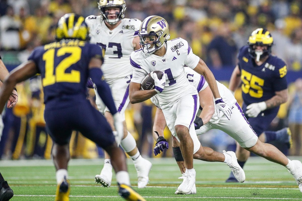 Washington Huskies WR Rome Odunze (1) runs after the catch against the Michigan Wolverines.