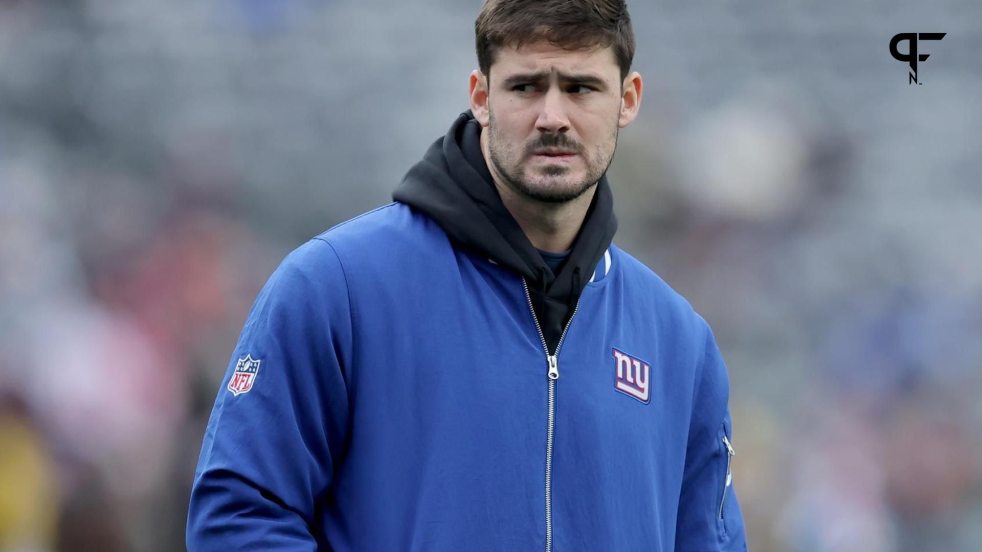 New York Giants injured quarterback Daniel Jones (8) watches warmups before a game against the Los Angeles Rams at MetLife Stadium.