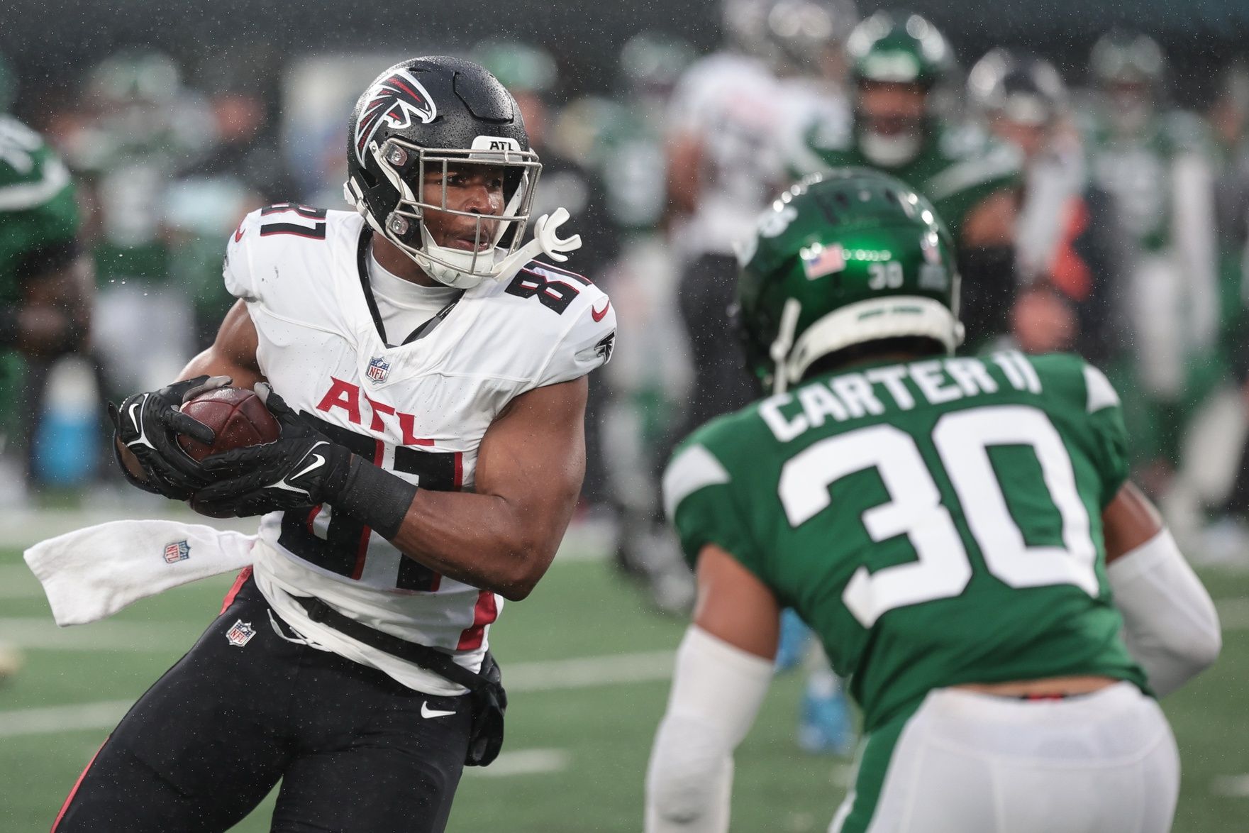 Atlanta Falcons tight end Jonnu Smith (81) fights for yards against New York Jets cornerback Michael Carter II (30) during the second half at MetLife Stadium.