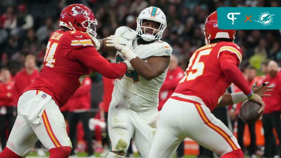 Miami Dolphins DT Christian Wilkins (94) pressures Kansas City Chiefs QB Patrick Mahomes (15).