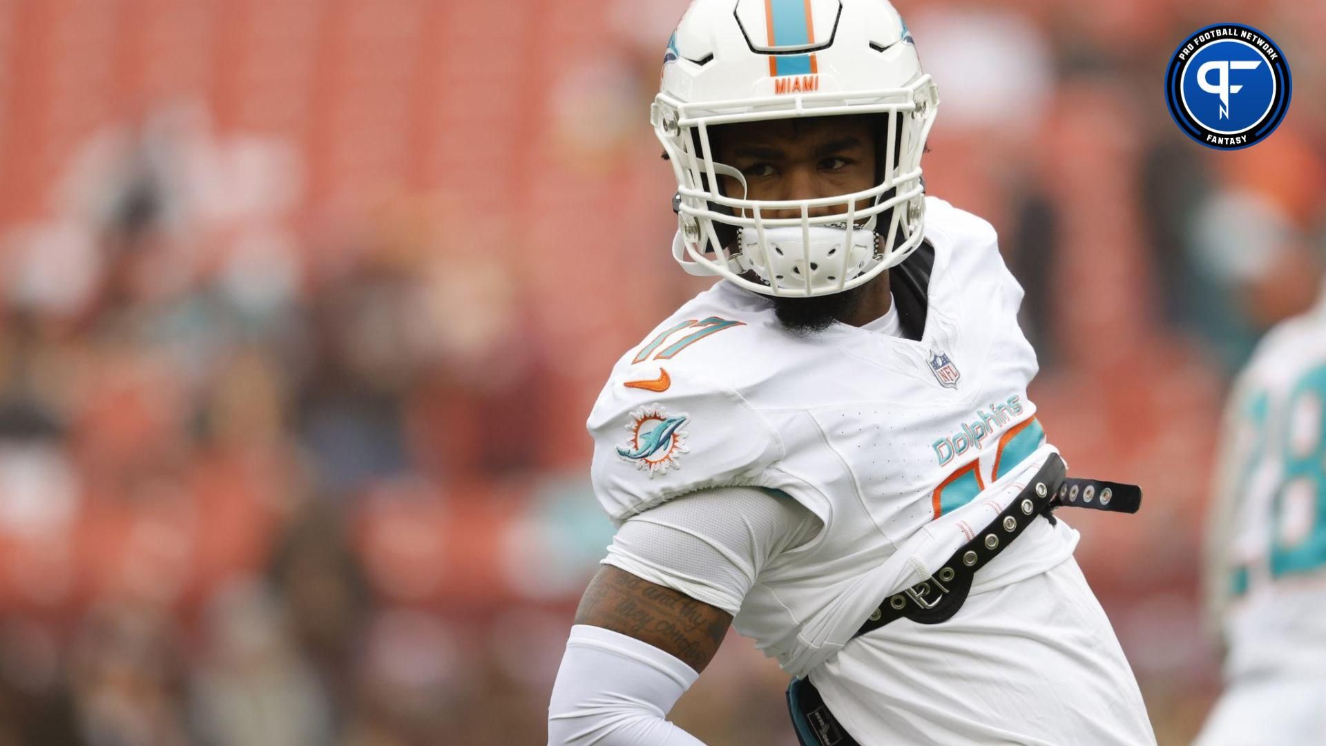 Miami Dolphins WR Jaylen Waddle (17) stretches before a game.