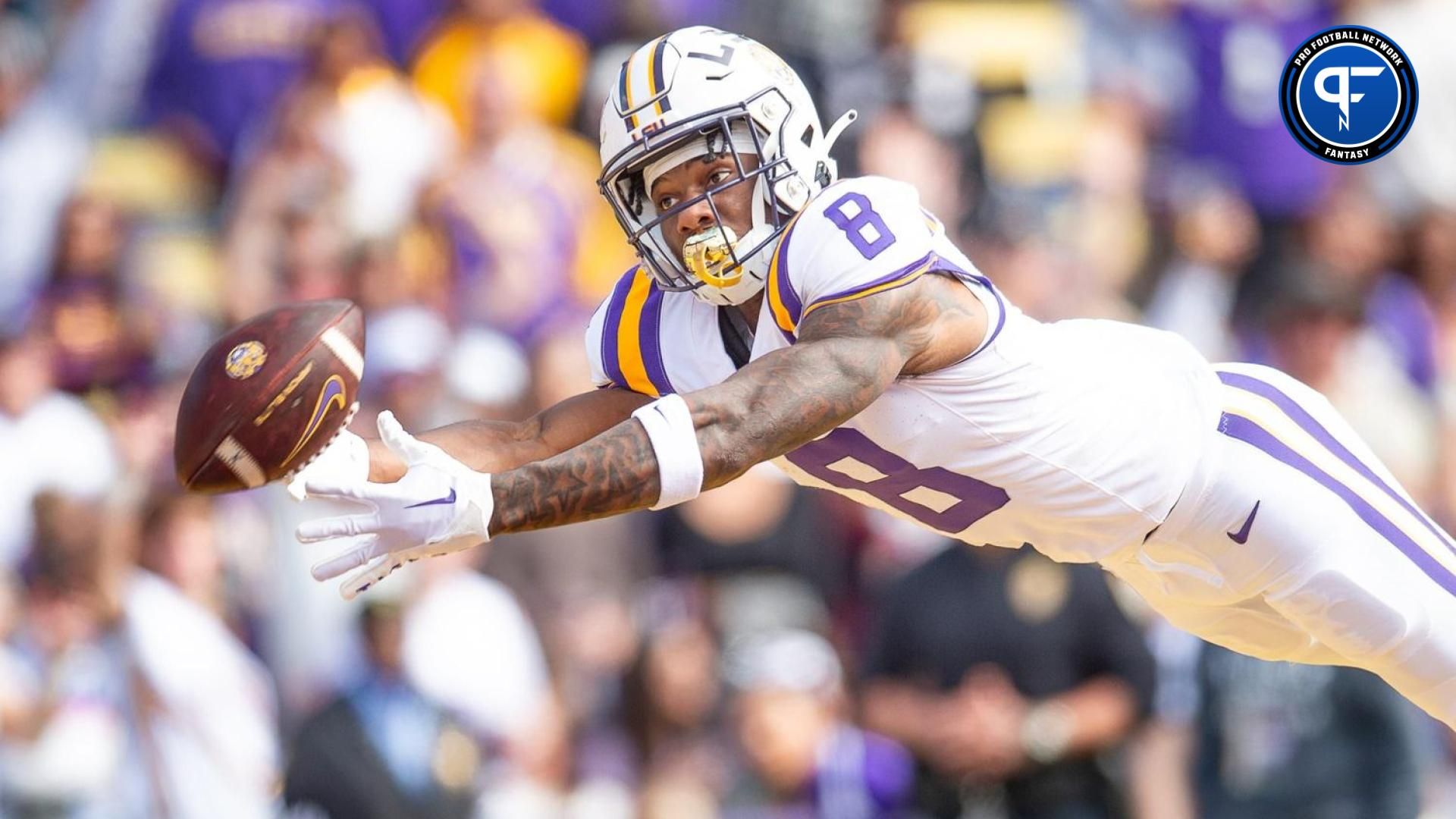 LSU Tigers WR Malik Nabers (8) dives for the football.