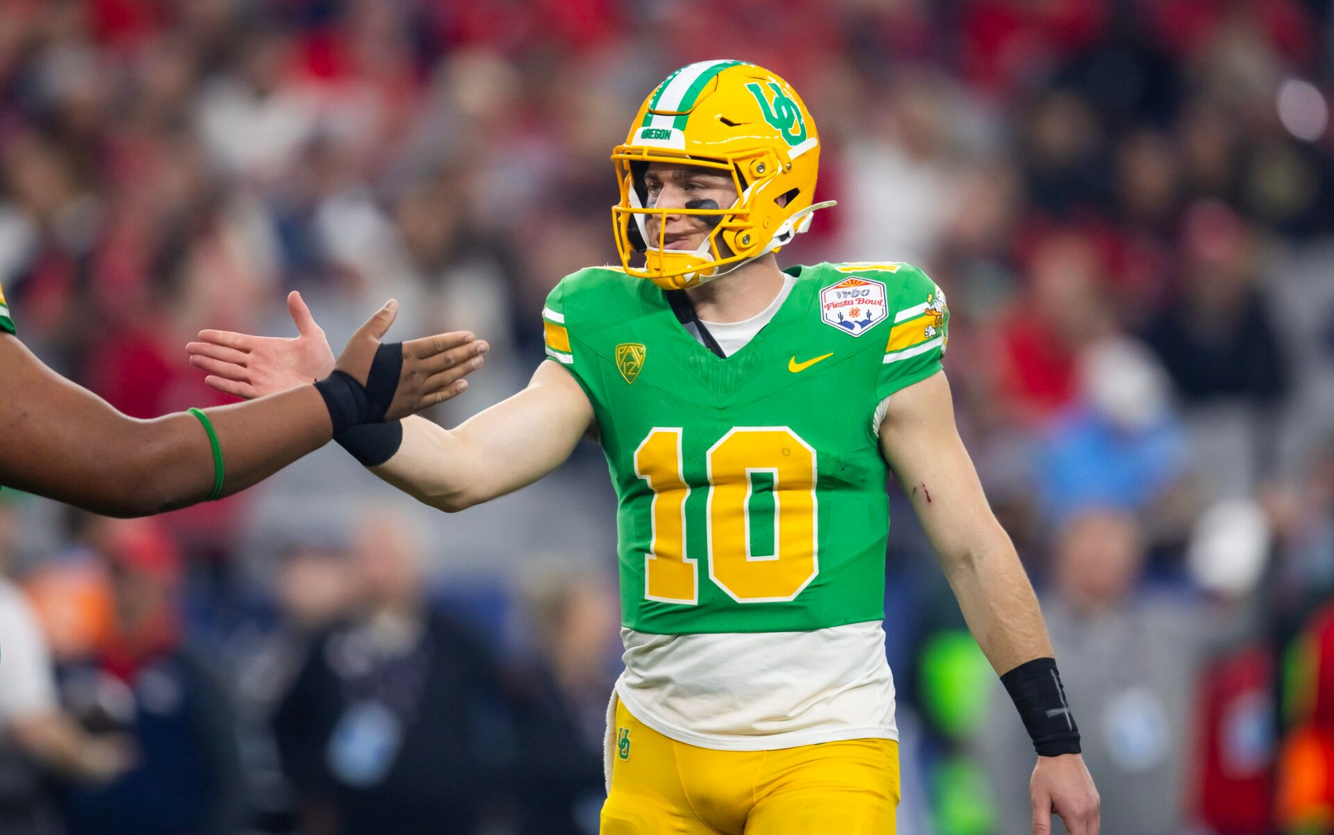 Oregon Ducks quarterback Bo Nix (10) celebrates against the Liberty Flames during the 2024 Fiesta Bowl at State Farm Stadium.