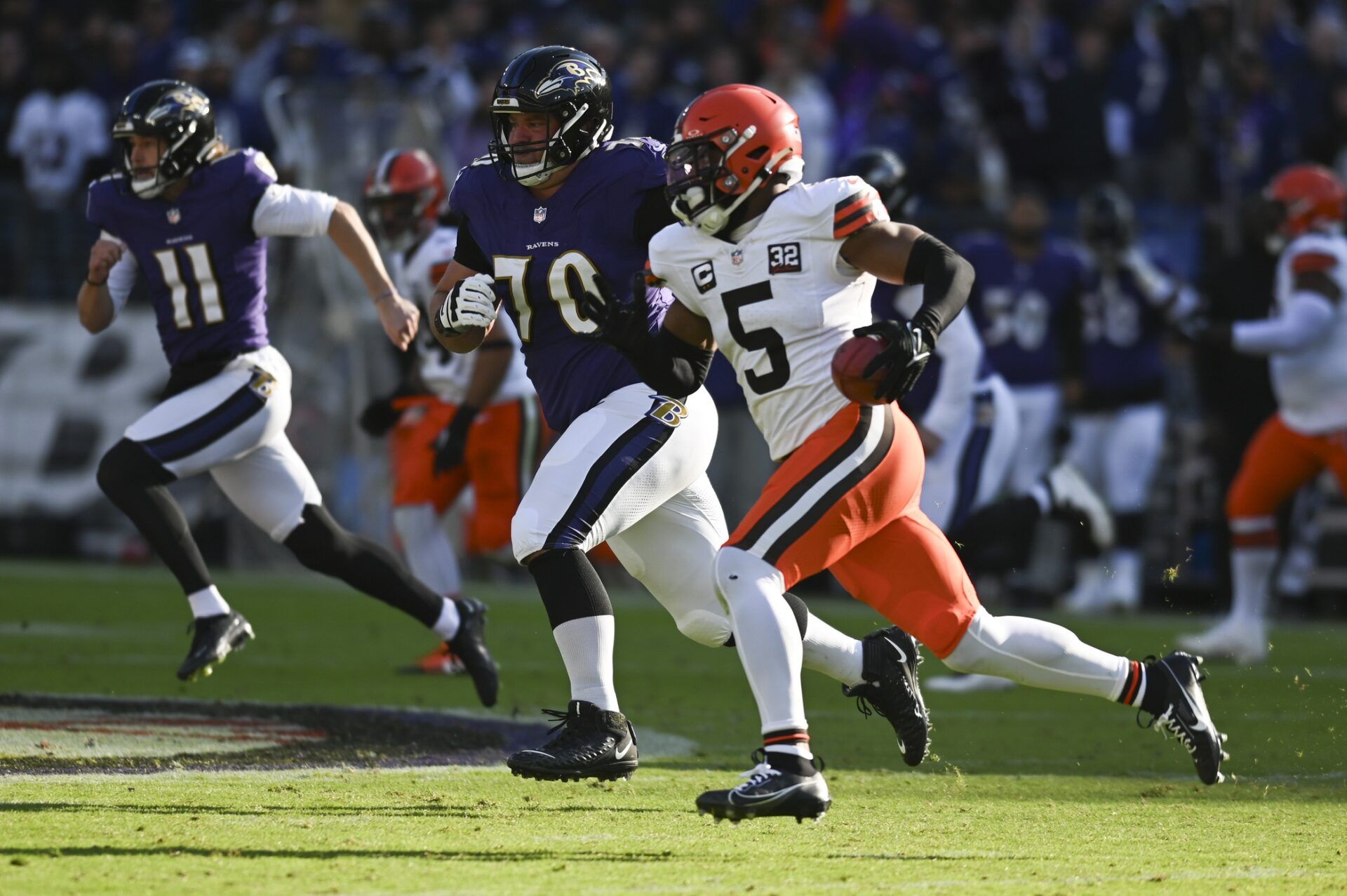 Cleveland Browns linebacker Anthony Walker Jr. (5) returns a first half blocked field goal against the Baltimore Ravens at M&T Bank Stadium.