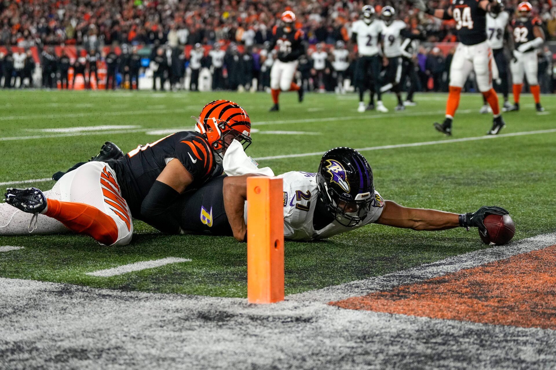 Baltimore Ravens RB J.K. Dobbins (27) dives for the end zone against the Cincinnati Bengals.