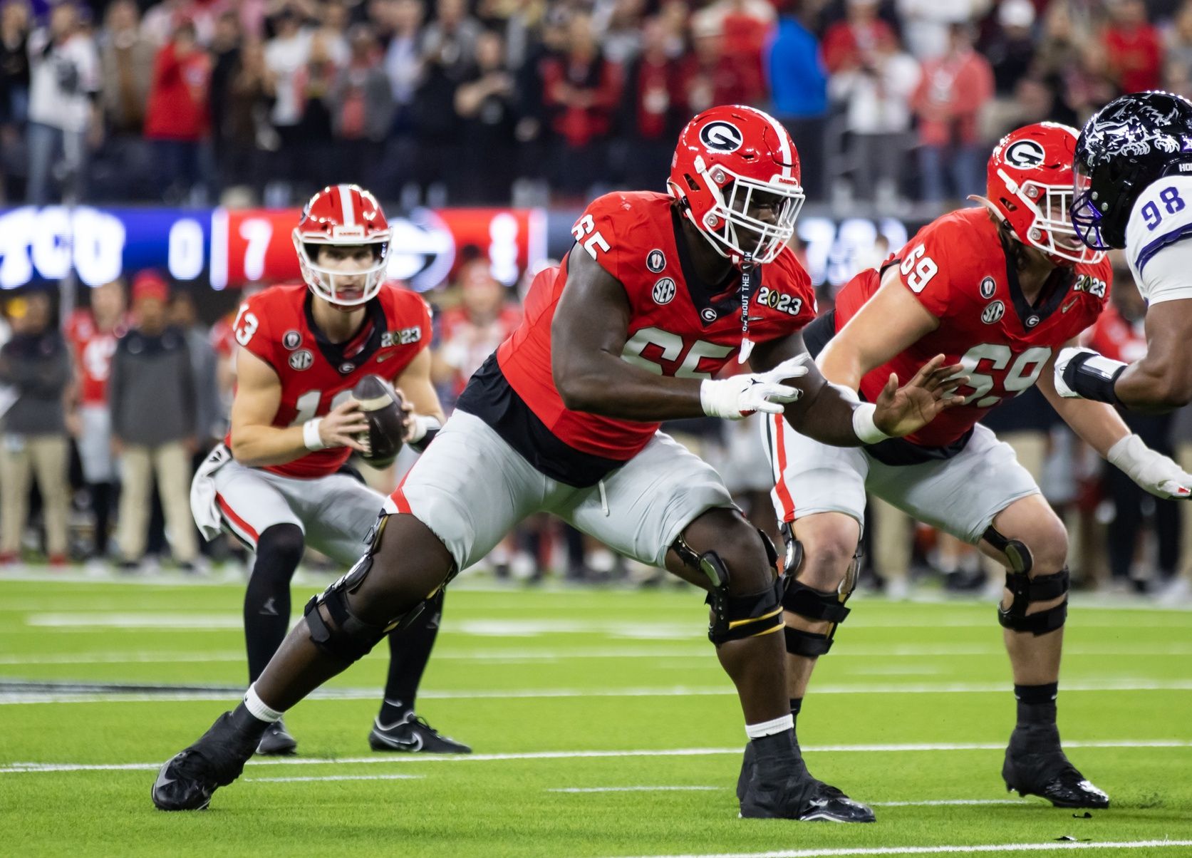 Georgia Bulldogs offensive lineman Amarius Mims (65) against the TCU Horned Frogs during the CFP national championship game at SoFi Stadium.