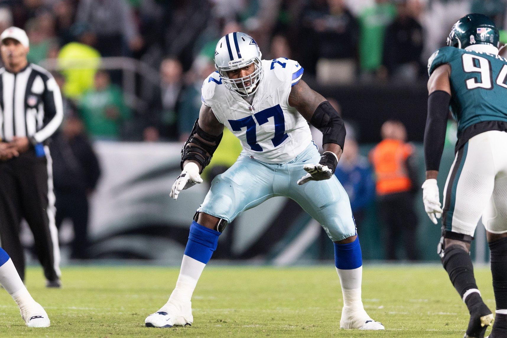 Dallas Cowboys OT Tyron Smith (77) blocks against the Philadelphia Eagles.