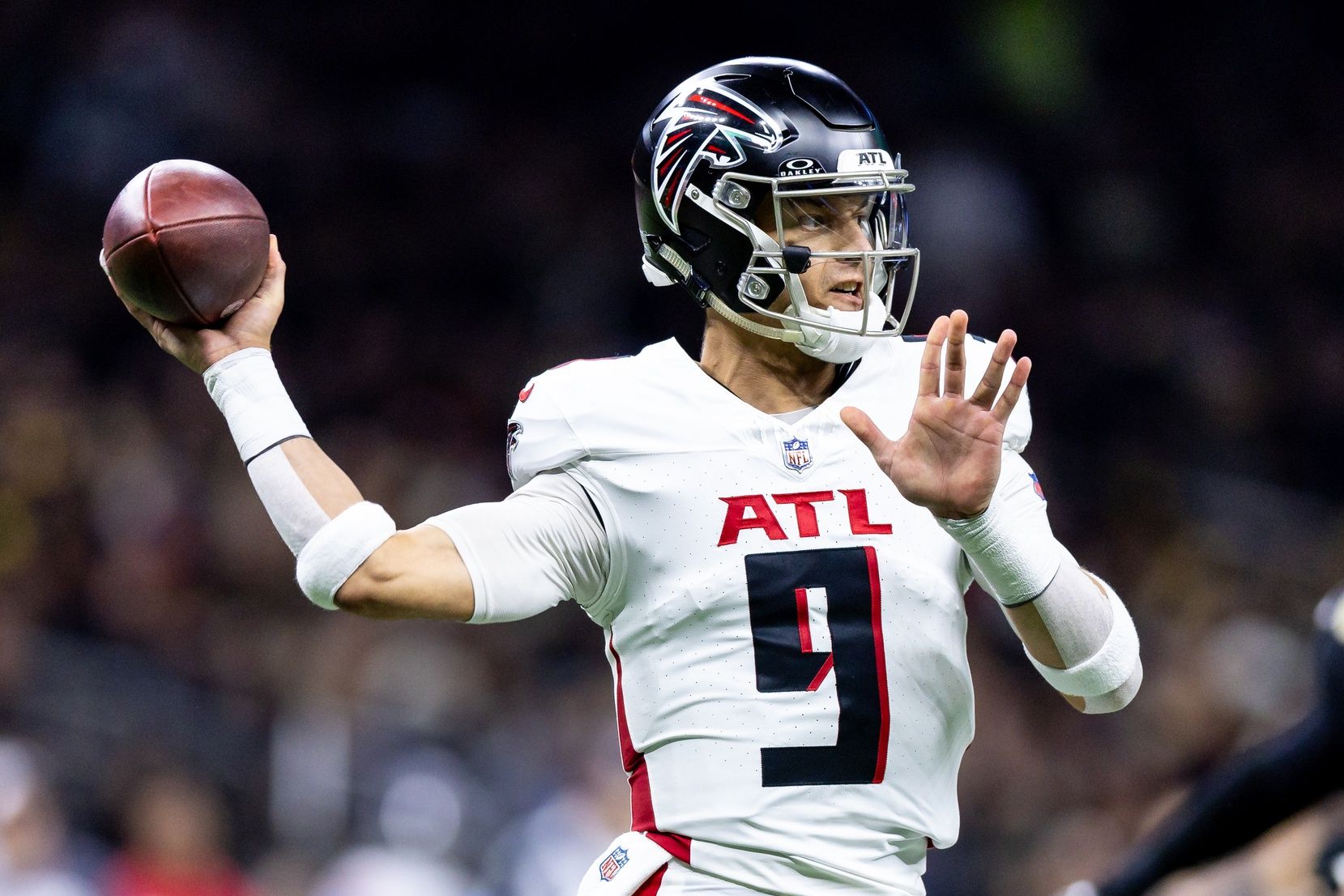 Atlanta Falcons QB Desmond Ridder (9) throws a pass against the New Orleans Saints.