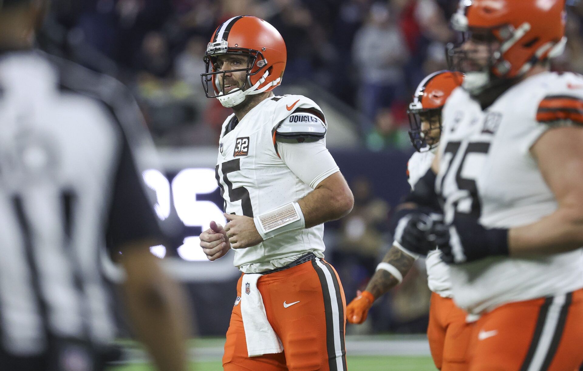 Cleveland Browns QB Joe Flacco (15) jogs off the field against the Houston Texans.