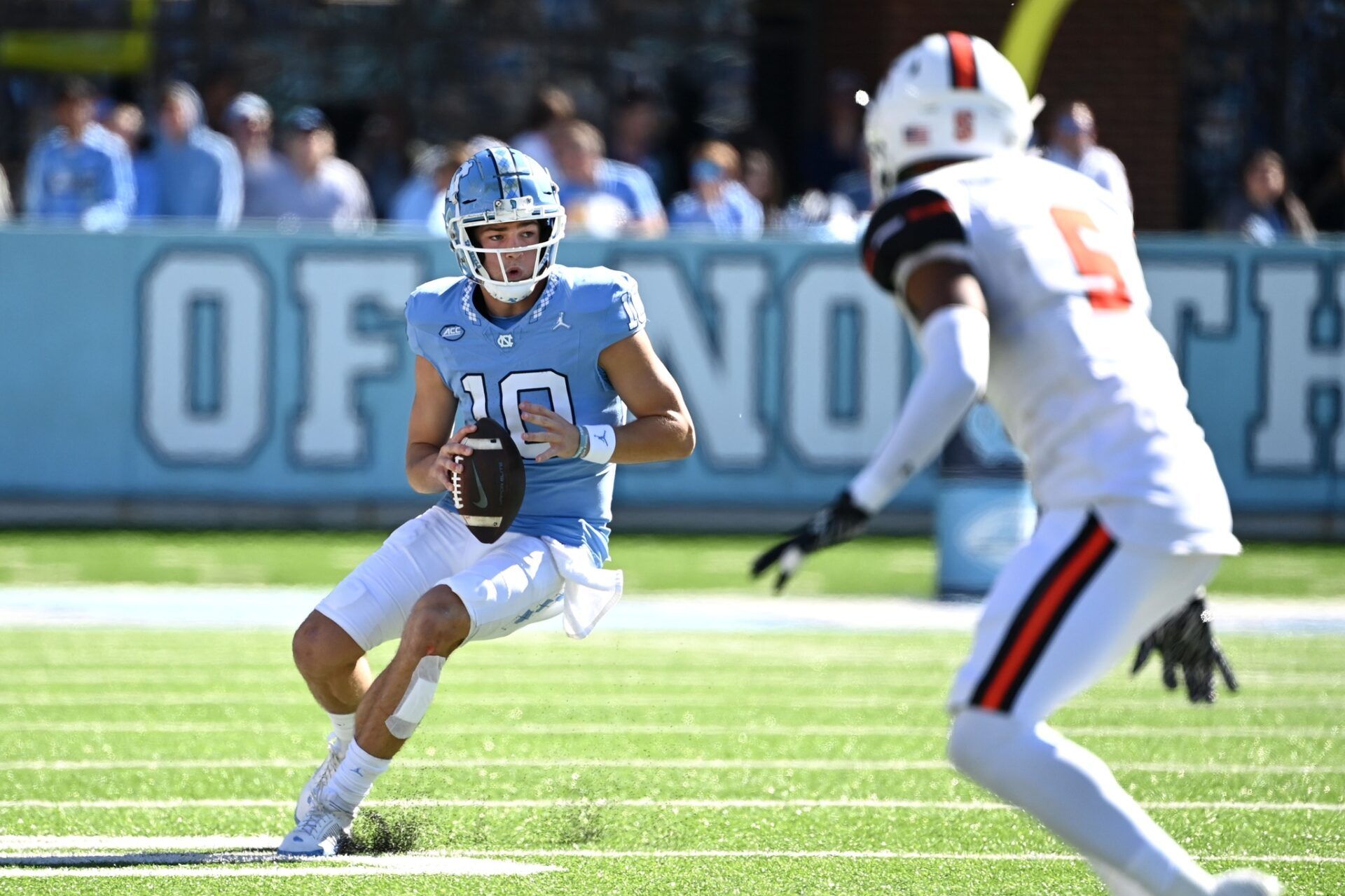 North Carolina Tar Heels QB Drake Maye (10) looks to pass against Campbell.