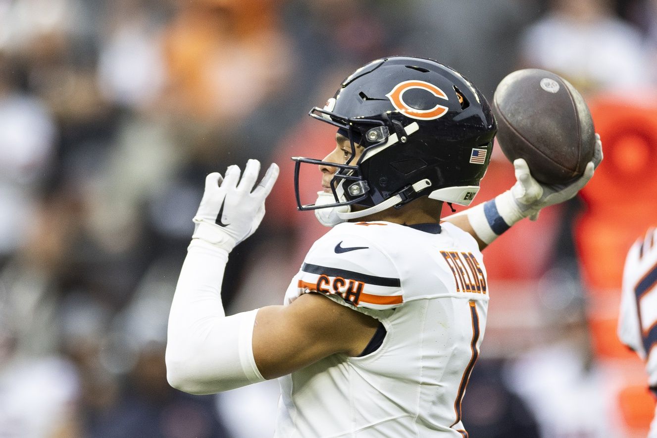 Chicago Bears quarterback Justin Fields (1) throws the ball against the Cleveland Browns during the first quarter at Cleveland Browns Stadium.