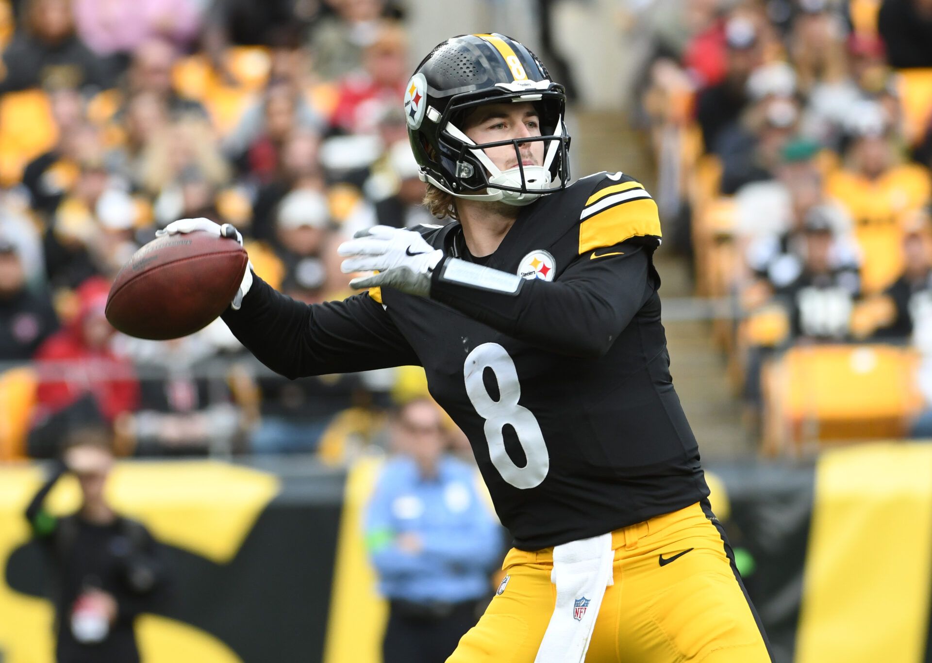 Pittsburgh Steelers quarterback Kenny Pickett (8) against the Arizona Cardinals during the second quarter at Acrisure Stadium.