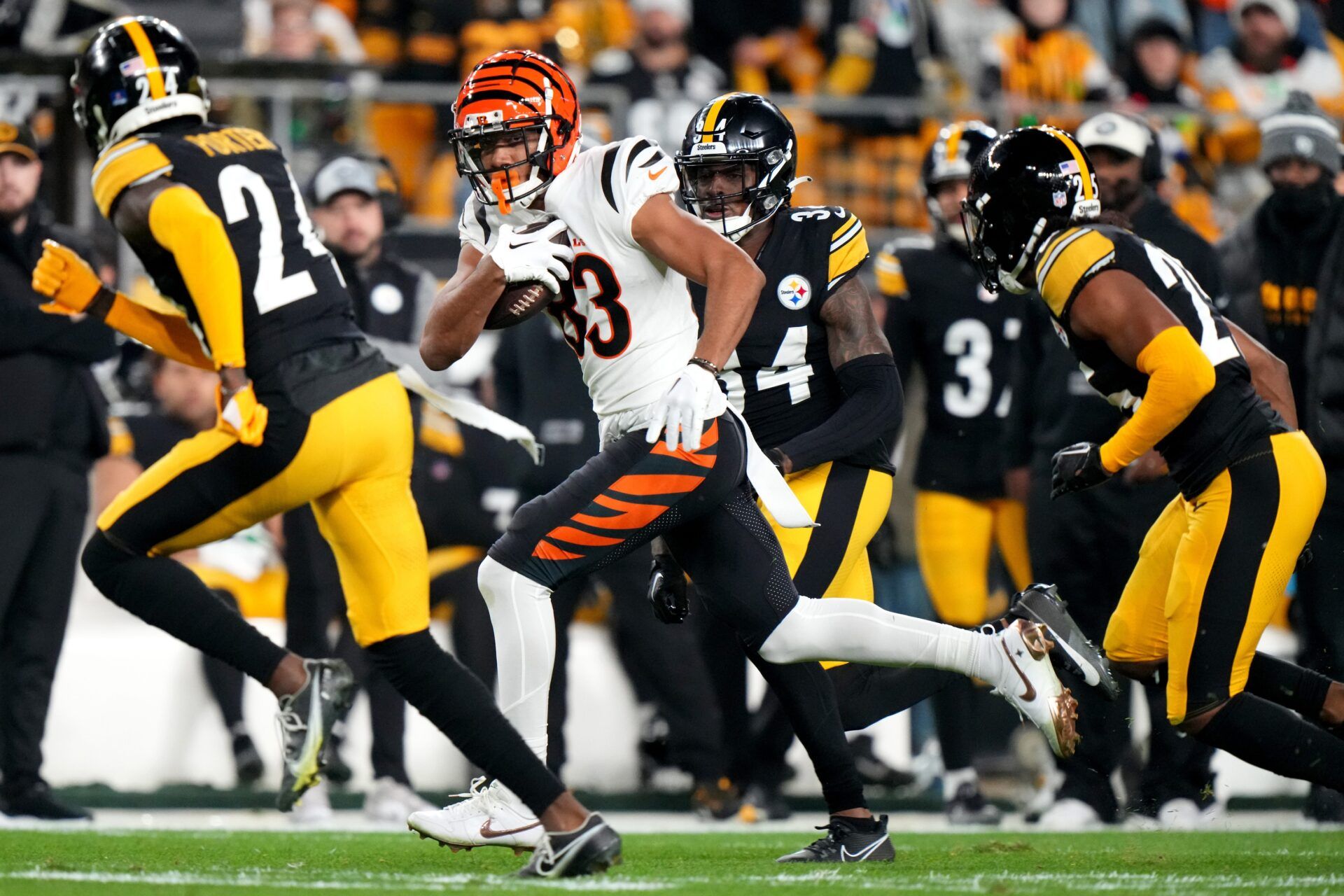 Cincinnati Bengals WR Tyler Boyd (83) runs with the ball against the Pittsburgh Steelers.