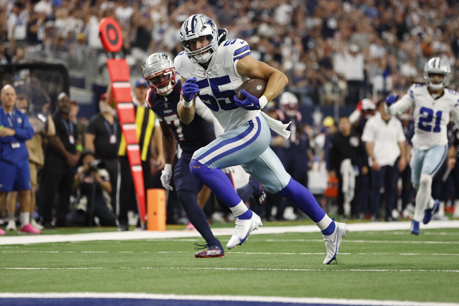 Dallas Cowboys linebacker Leighton Vander Esch (55) returns a fumble for a touchdown in the second quarter against the New England Patriots at AT&T Stadium.