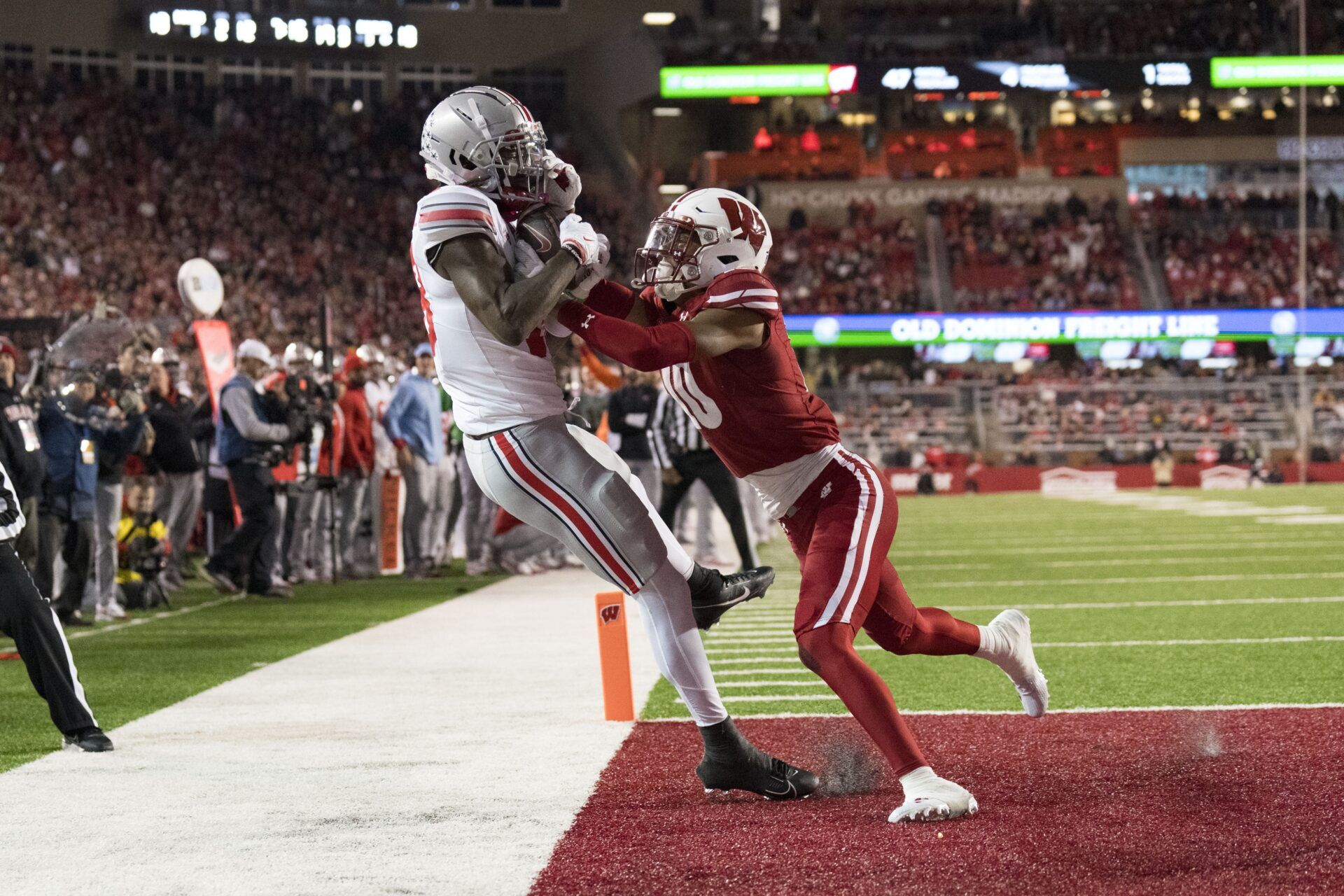 Ohio State Buckeyes WR Marvin Harrison Jr. (18) catches a touchdown against Wisconsin.