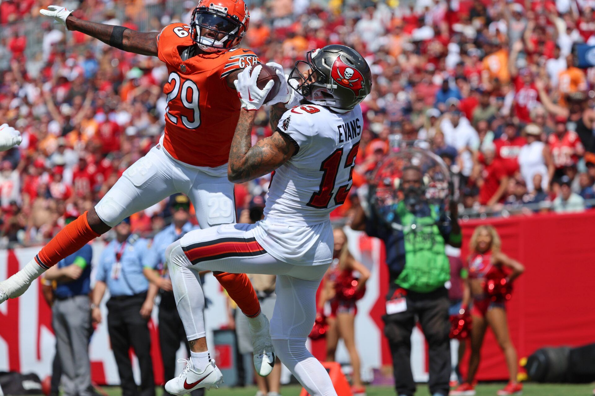 Tampa Bay Buccaneers WR Mike Evans (13) catches a touchdown against the Chicago Bears.