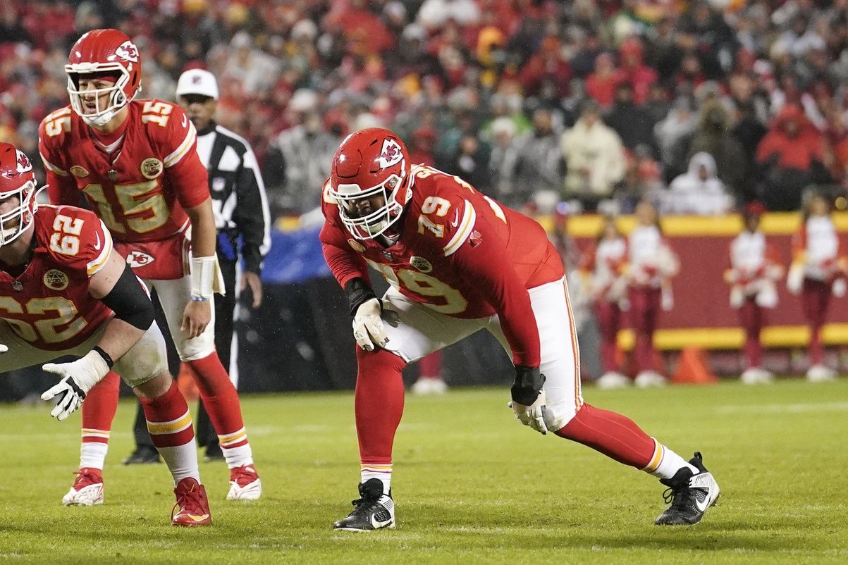 Kansas City Chiefs offensive tackle Donovan Smith (79) on the line of scrimmage against the Philadelphia Eagles.