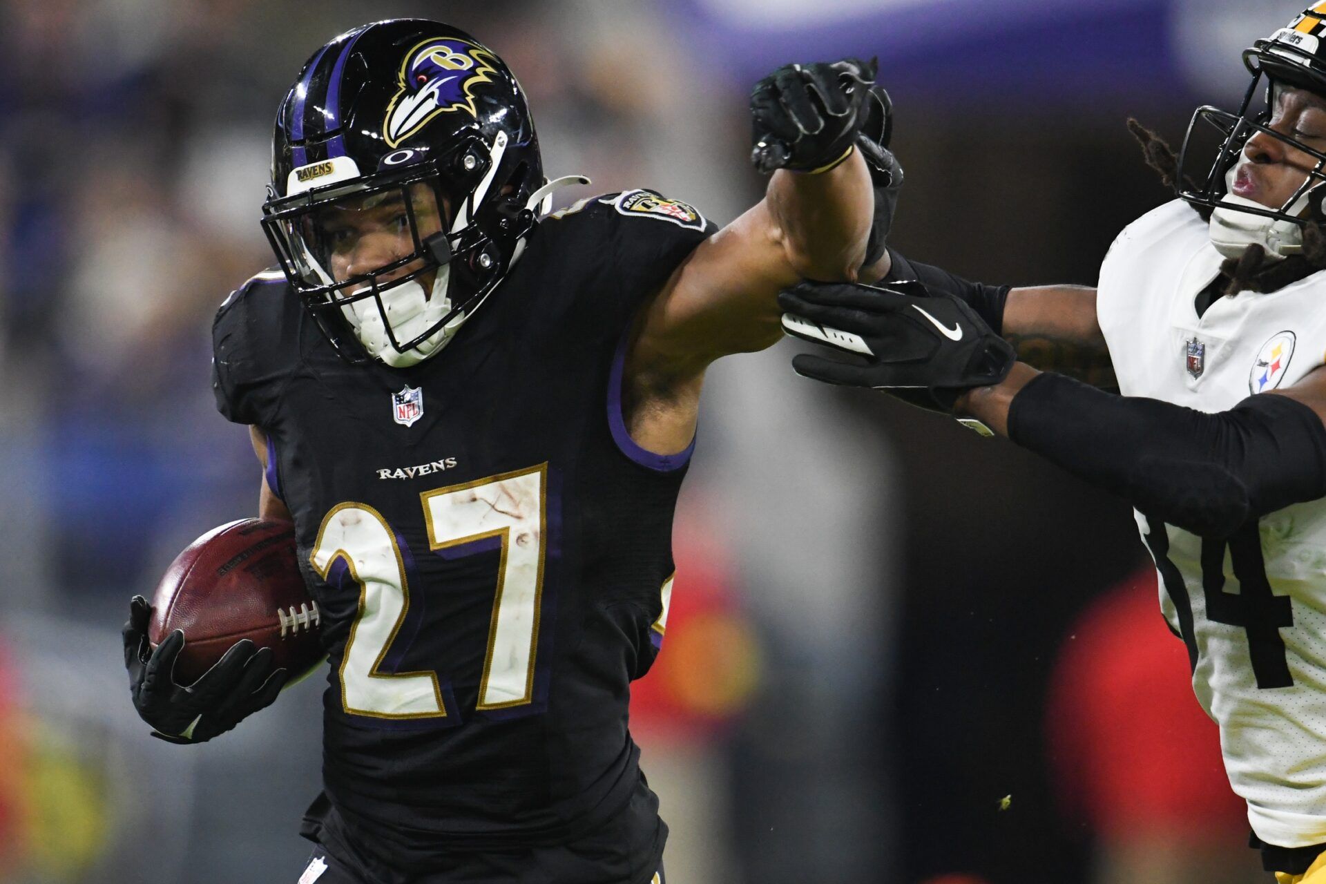 Baltimore Ravens RB J.K. Dobbins rushes the ball against the Pittsburgh Steelers.