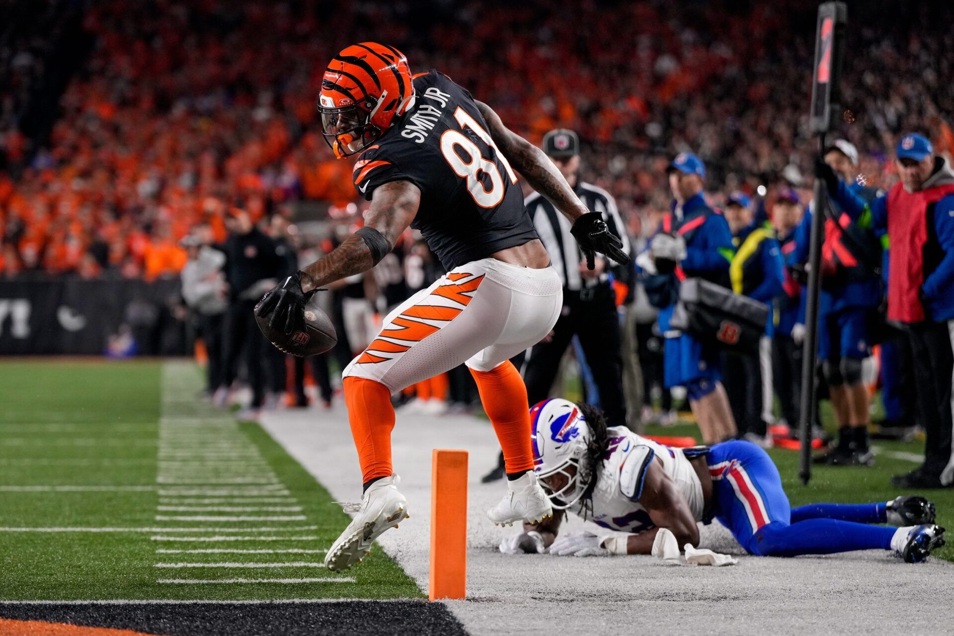 Cincinnati Bengals tight end Irv Smith Jr. (81) stretches to break the plane as he is knocked out of bounds by Buffalo Bills linebacker Dorian Williams (42) short of a touchdown.