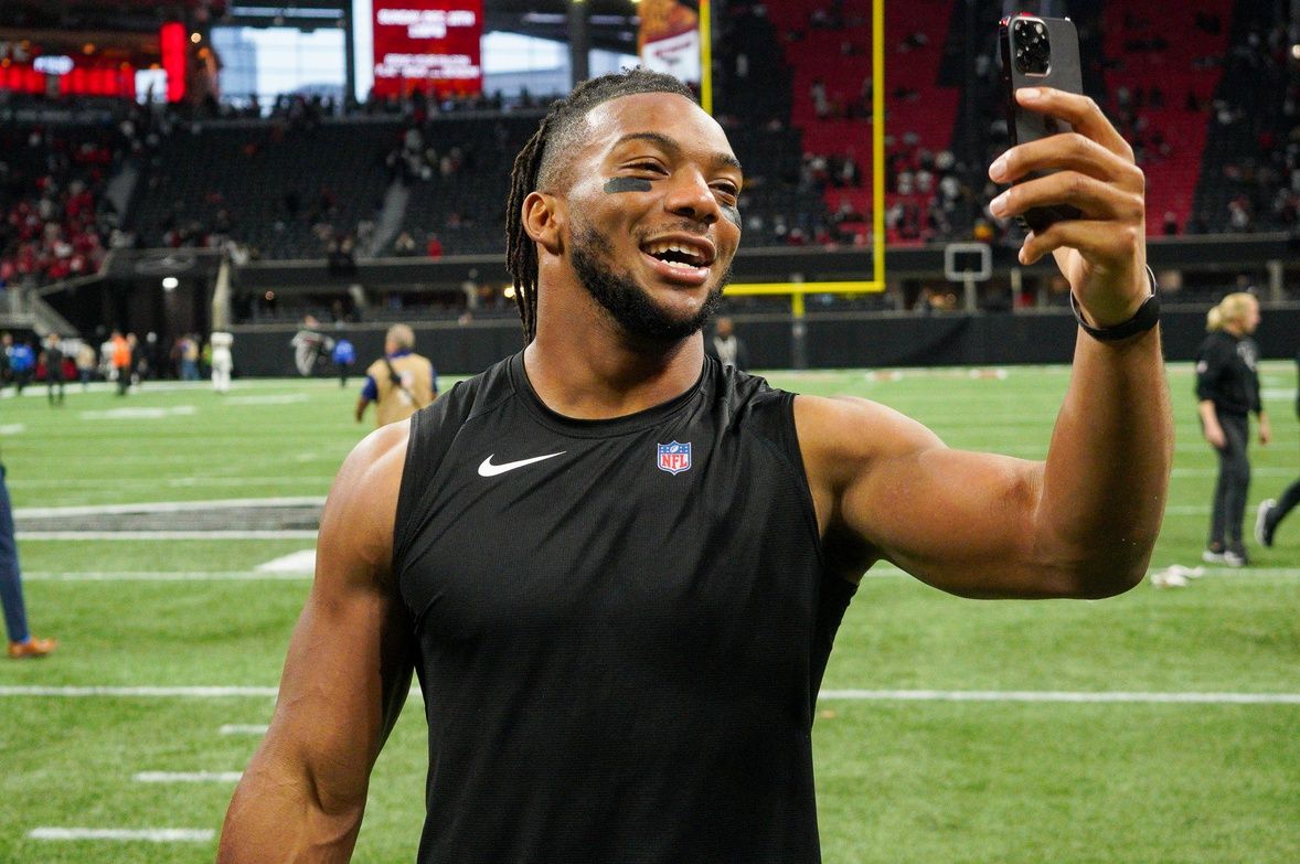 Atlanta Falcons running back Bijan Robinson (7) celebrates after a victory against the New Orleans Saints at Mercedes-Benz Stadium.