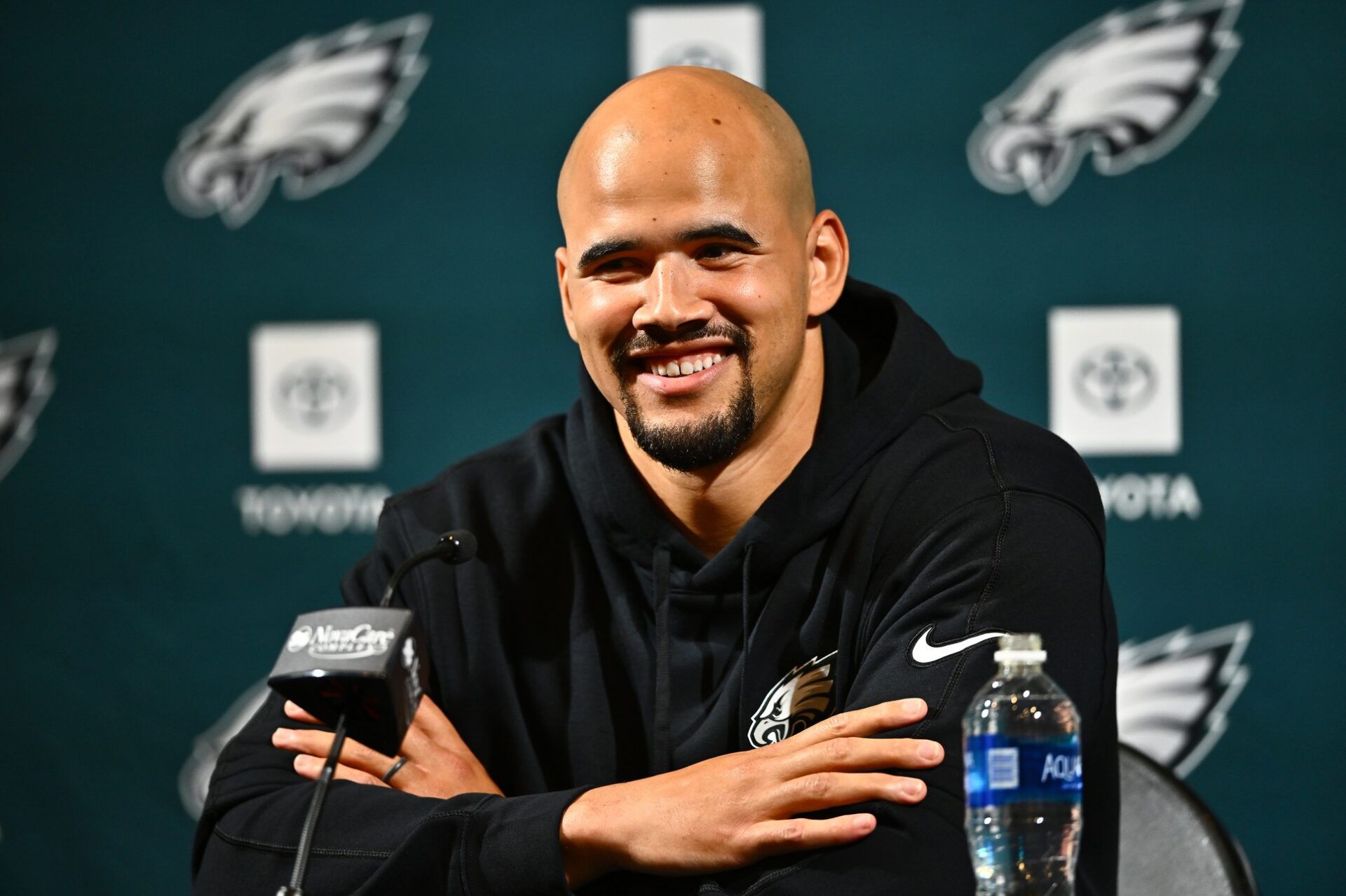 Philadelphia Eagles linebacker Zack Baun speaks at a press conference after signing with the team.