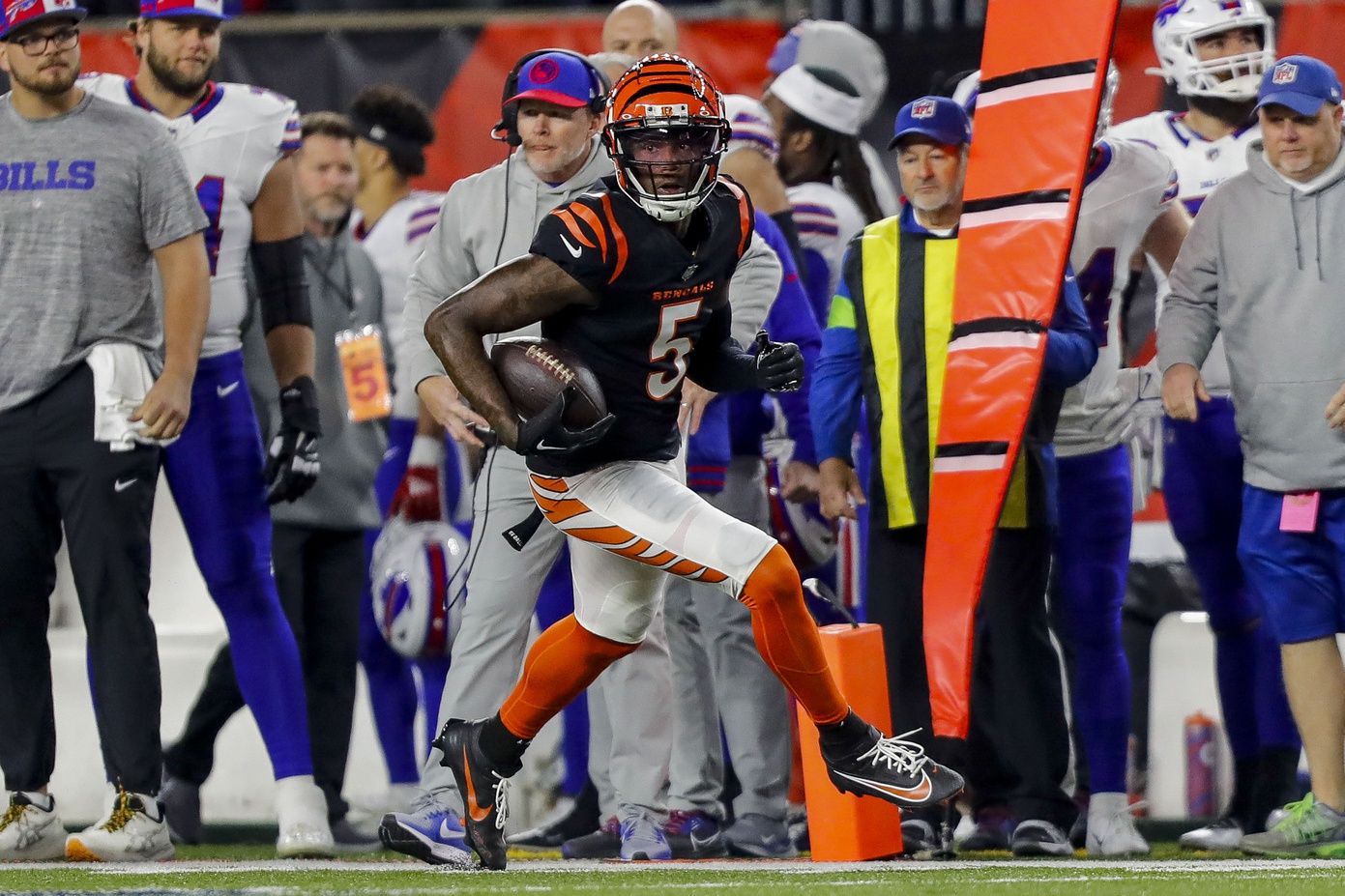 Cincinnati Bengals wide receiver Tee Higgins (5) runs with the ball against the Buffalo Bills in the first half at Paycor Stadium.