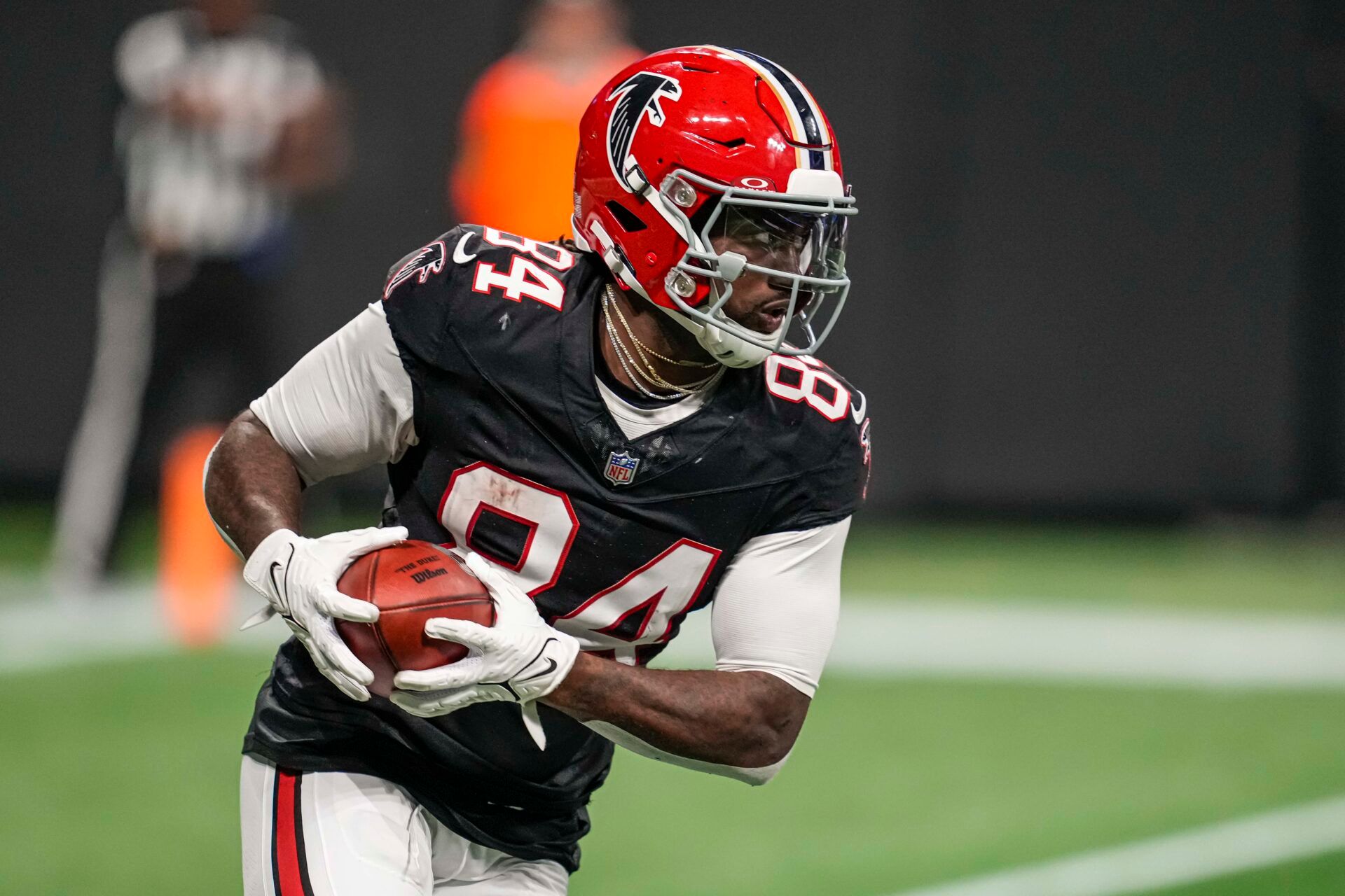 Atlanta Falcons running back Cordarrelle Patterson (84) returns a kick off against the New Orleans Saints at Mercedes-Benz Stadium.