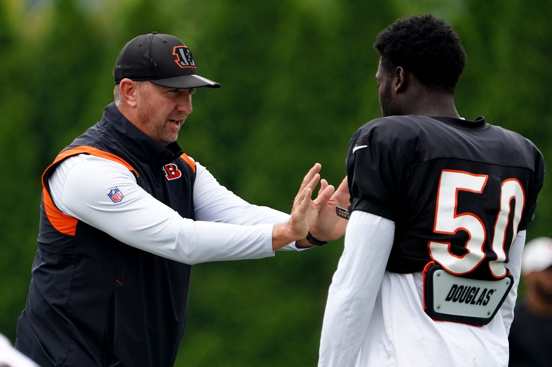 Cincinnati Bengals special teams coordinator Darrin Simmons talks with Cincinnati Bengals linebacker Clarence Hicks (50) during Cincinnati Bengals training camp practice, Thursday, Aug. 4, 2022, at the Paul Brown Stadium practice fields in Cincinnati.