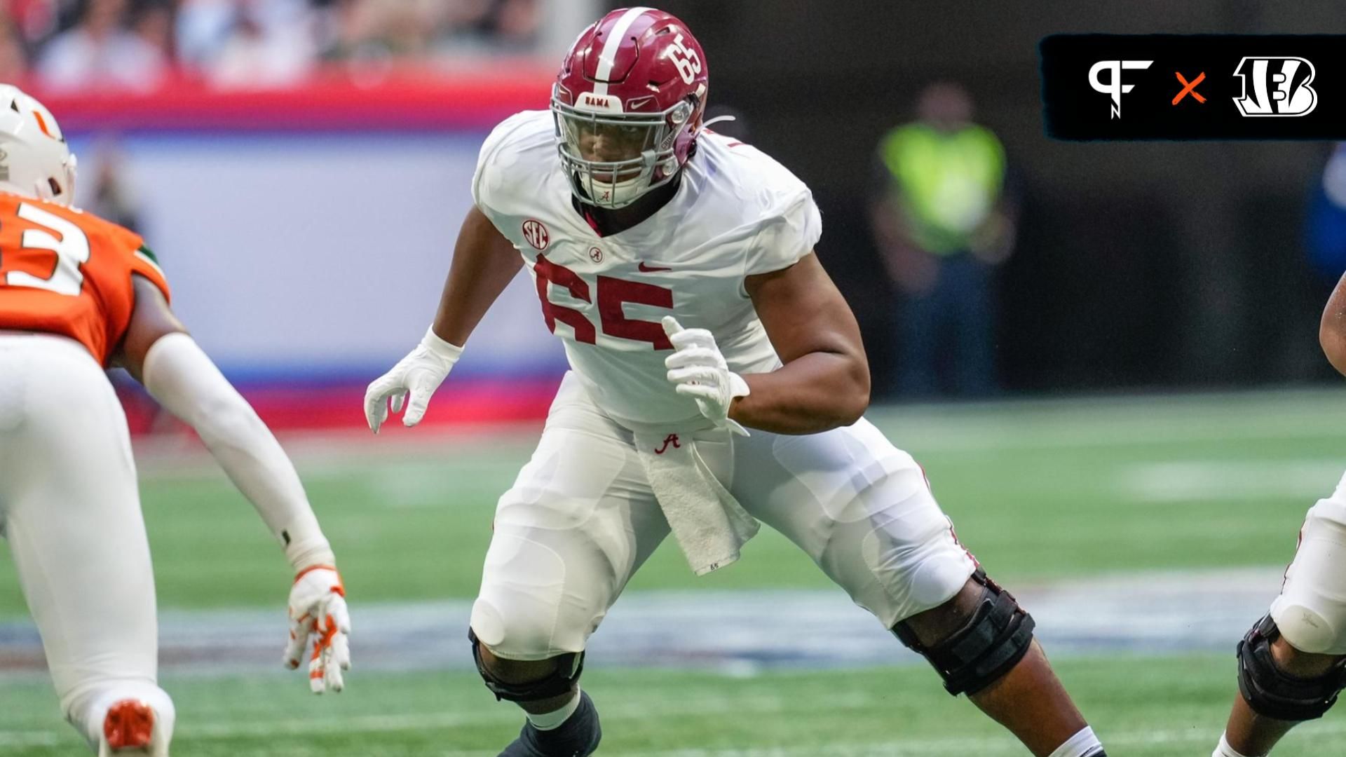 Alabama Crimson Tide offensive lineman JC Latham (65) blocks against the Miami Hurricanes at Mercedes-Benz Stadium.