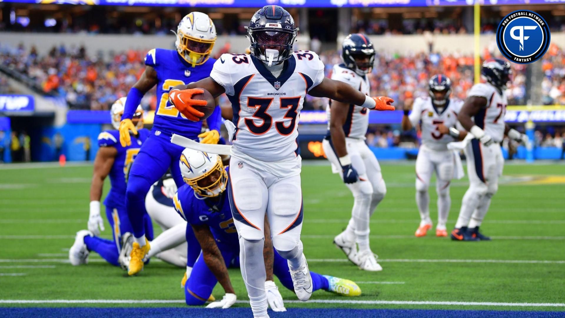 Denver Broncos RB Javonte Williams (33) scores a touchdown against the Los Angeles Chargers.