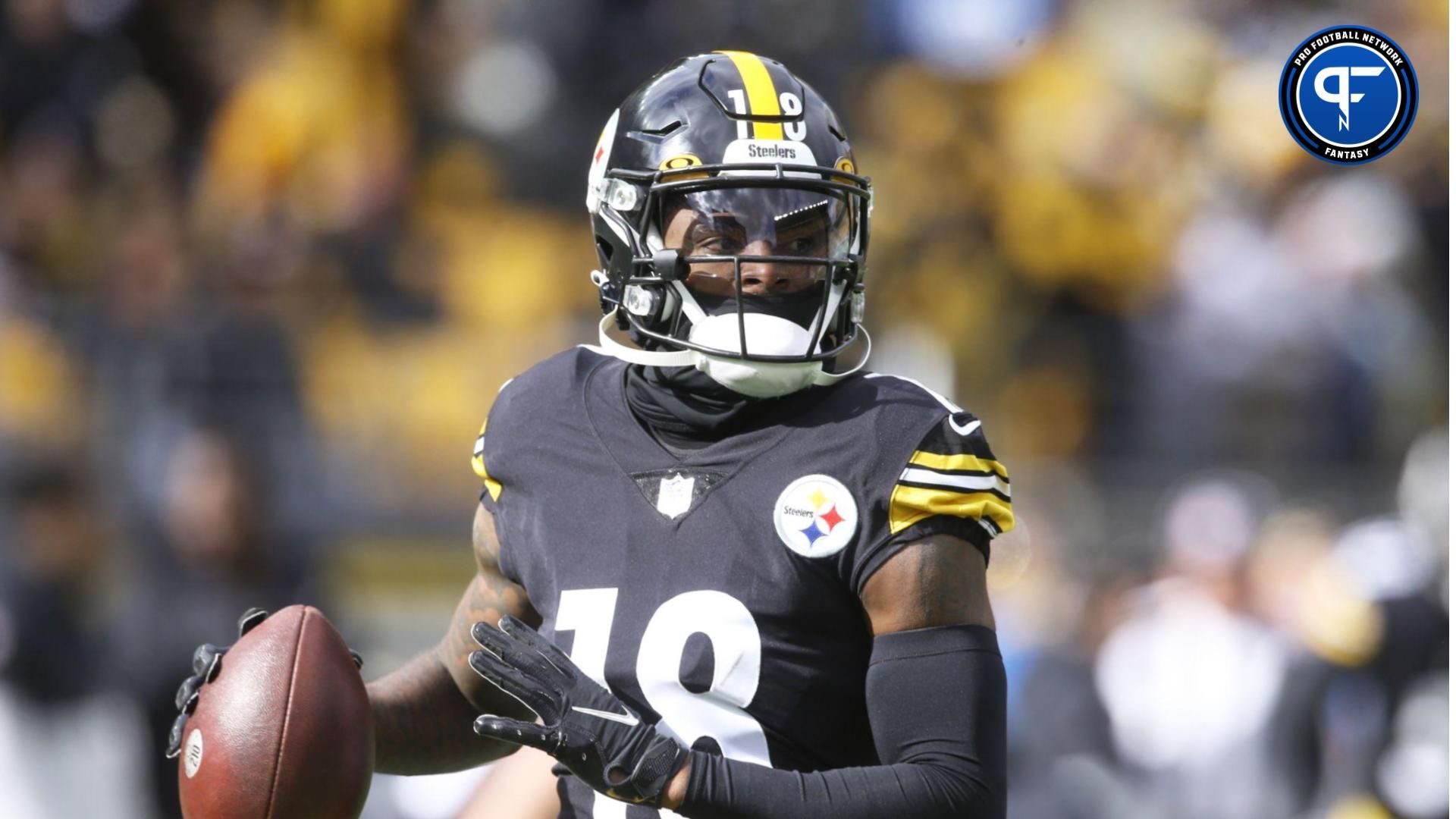 Pittsburgh Steelers wide receiver Diontae Johnson (18) warms up before the game against the New Orleans Saints at Acrisure Stadium.