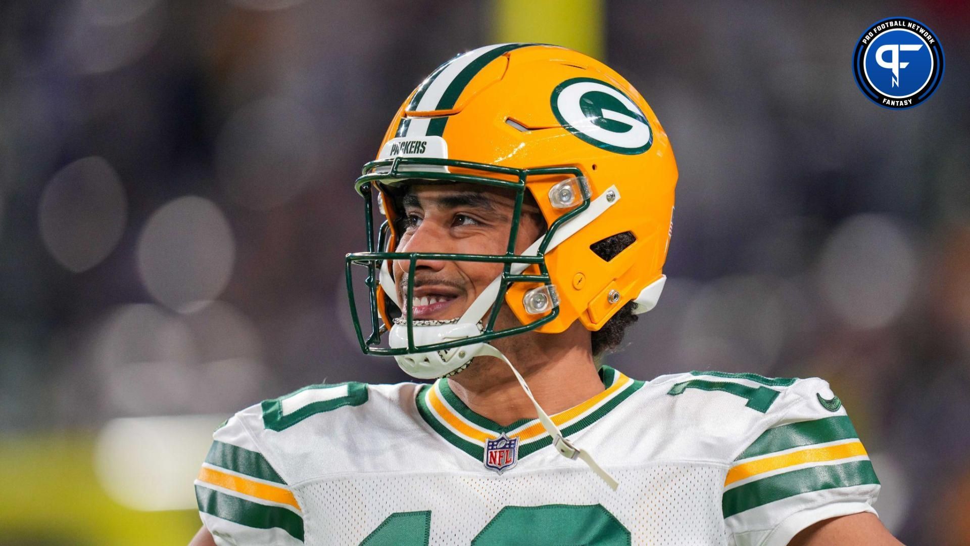 Green Bay Packers quarterback Jordan Love (10) warms up before the game against the Minnesota Vikings at U.S. Bank Stadium.