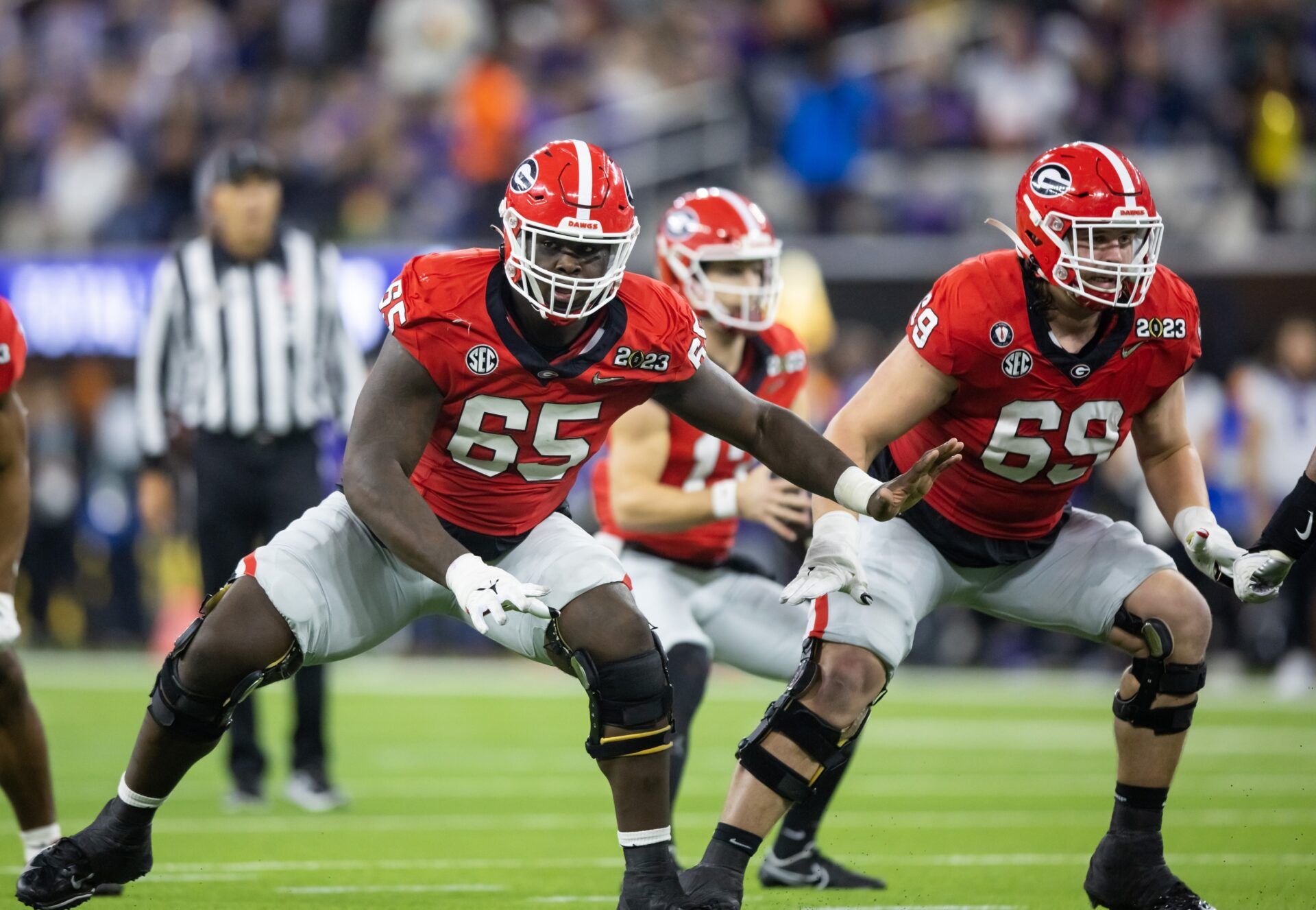 Georgia Bulldogs offensive lineman Amarius Mims (65) and offensive lineman Tate Ratledge (69) against the TCU Horned Frogs.