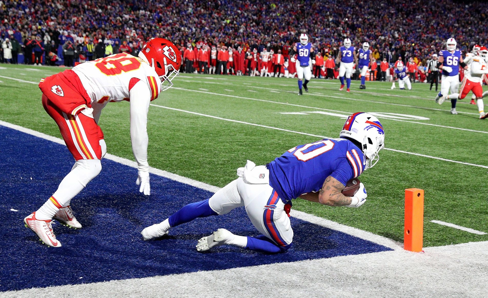 Buffalo Bills WR Khalil Shakir (10) catches a touchdown against the Kansas City Chiefs.