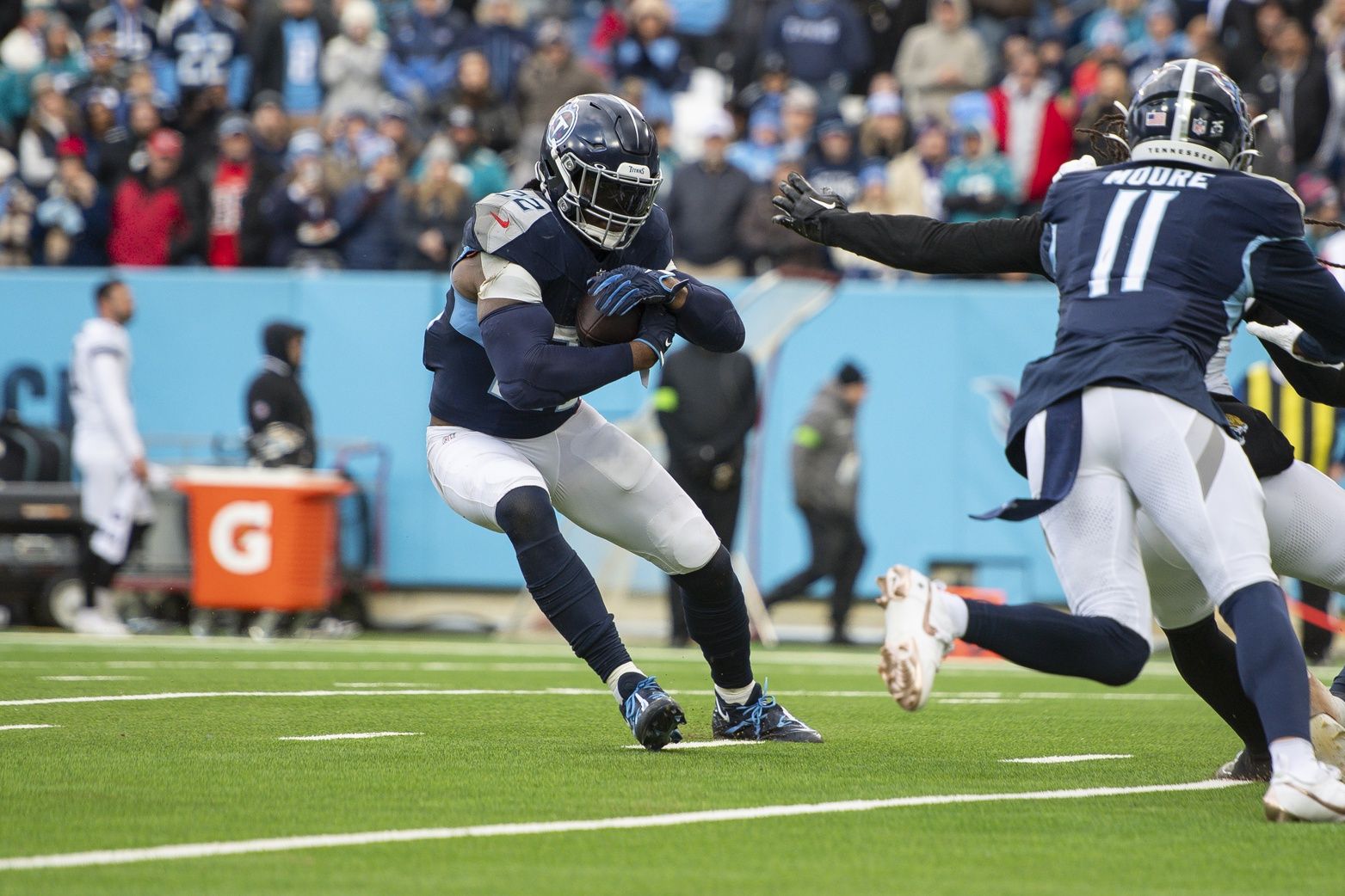 Tennessee Titans RB Derrick Henry (22) runs the ball against the Jacksonville Jaguars.