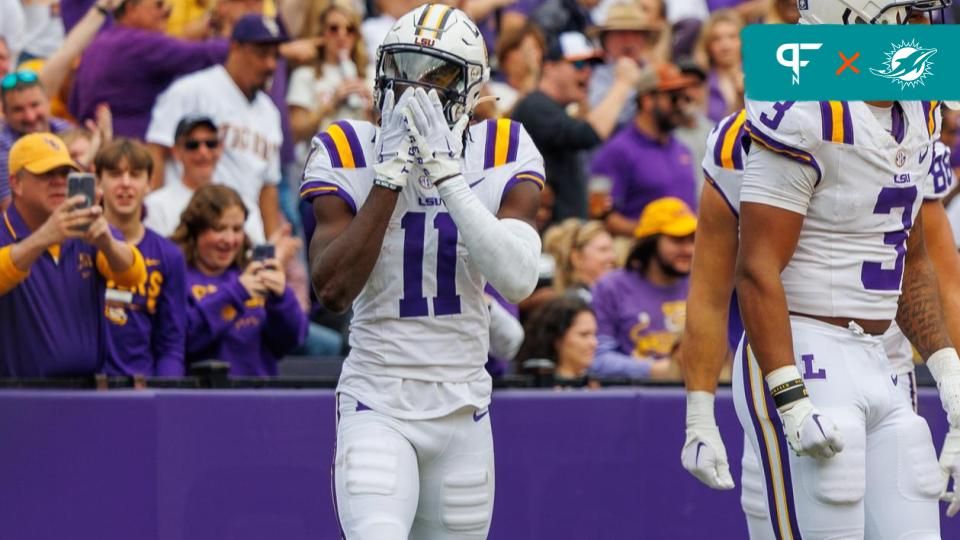 LSU Tigers WR Brian Thomas Jr. (11) celebrates a touchdown against Texas A&M.