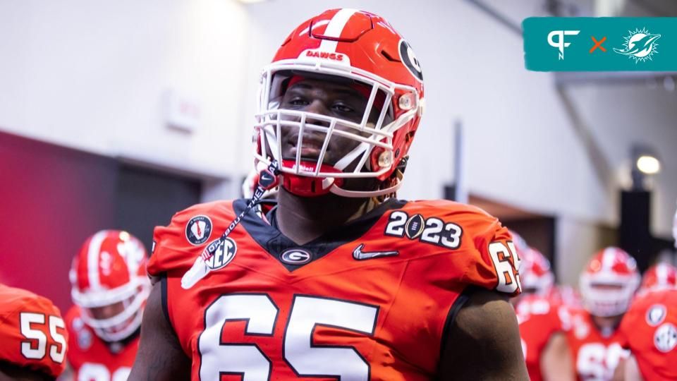 Georgia Bulldogs offensive lineman Amarius Mims (65) against the TCU Horned Frogs during the CFP national championship game at SoFi Stadium.