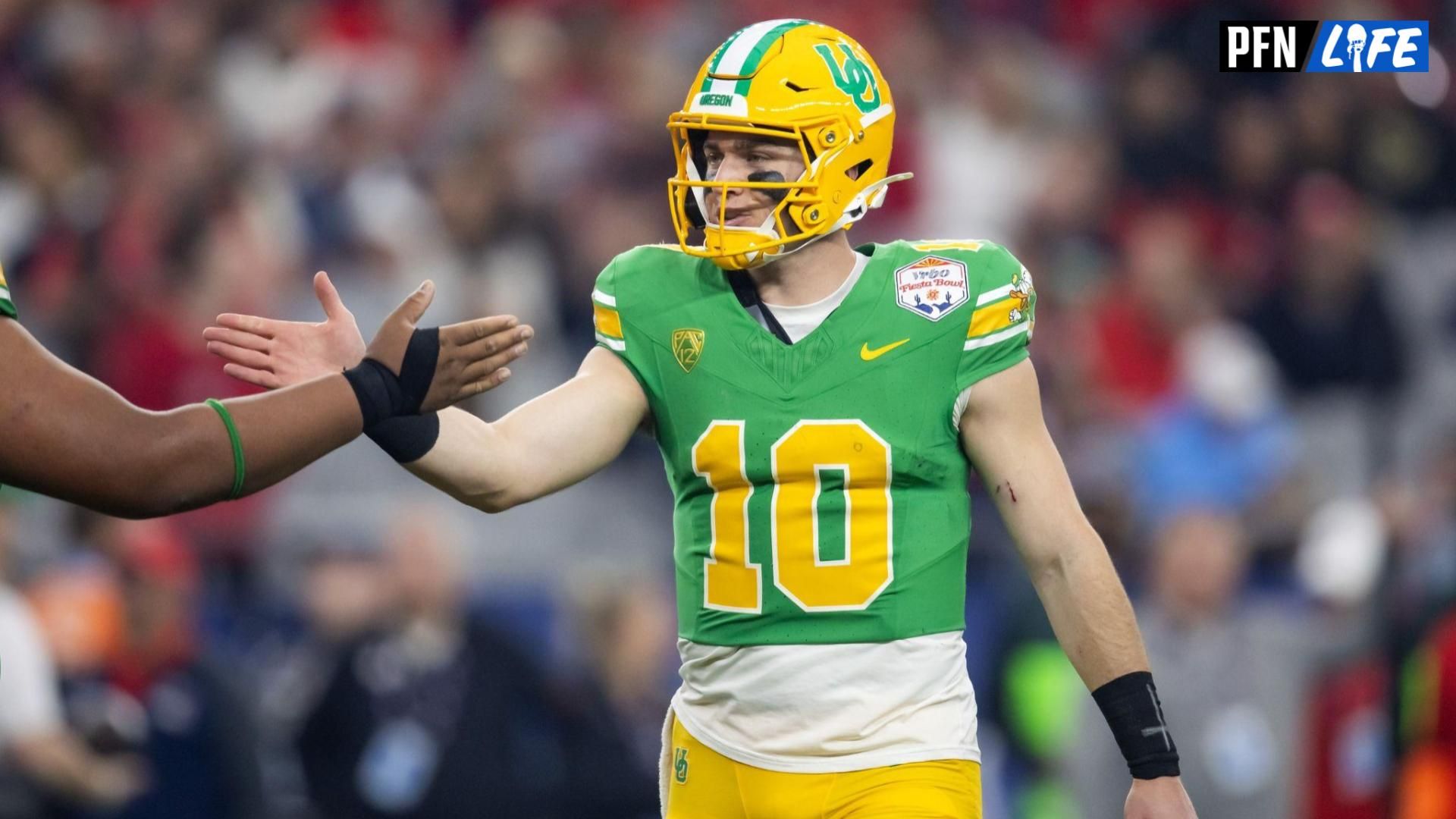 Oregon Ducks quarterback Bo Nix (10) celebrates against the Liberty Flames during the 2024 Fiesta Bowl at State Farm Stadium.